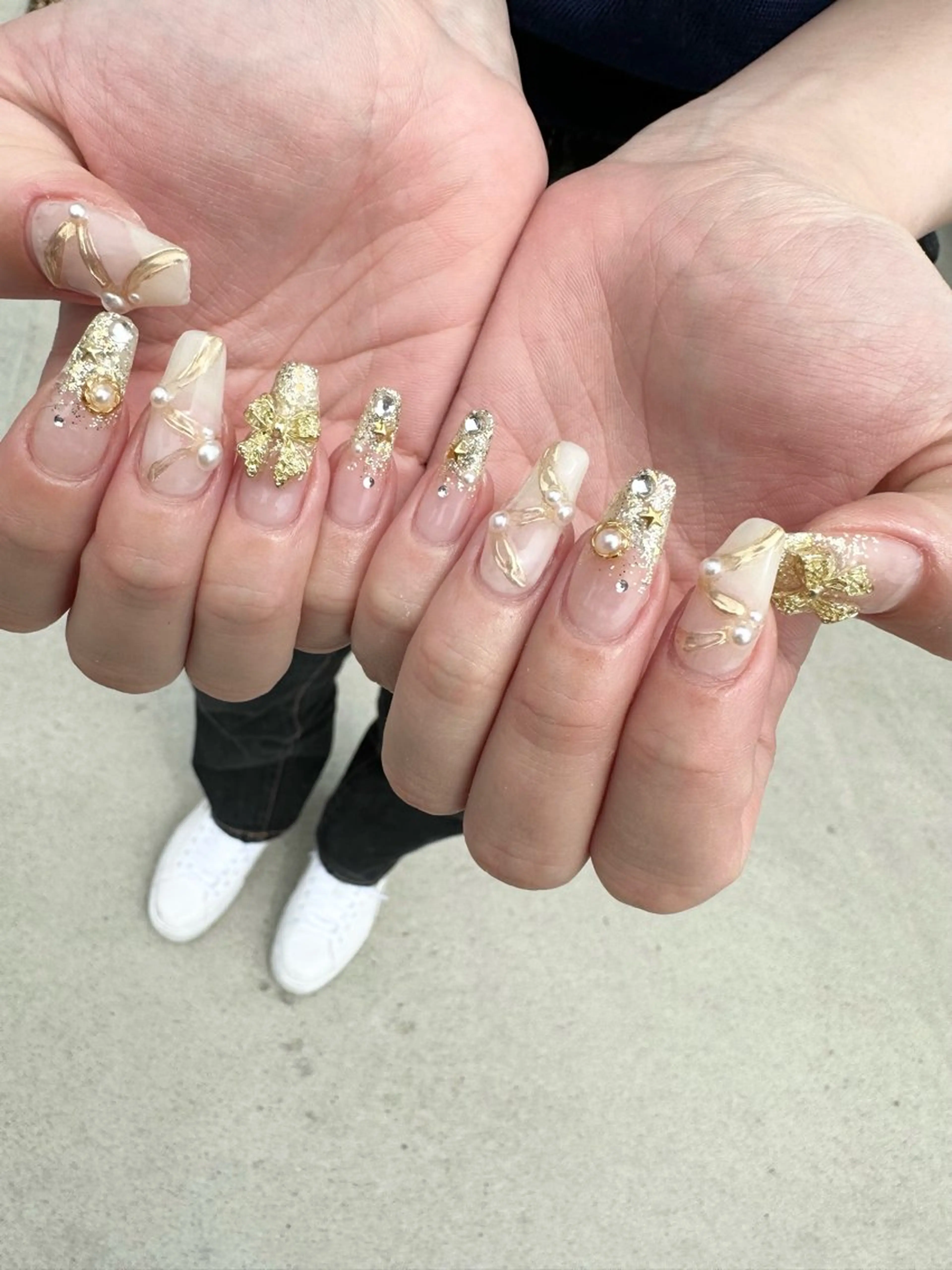 ネイル キラキラネイル ストーンネイル 冬ネイル クリスマス nailroom Anmie.のネイルデザイン