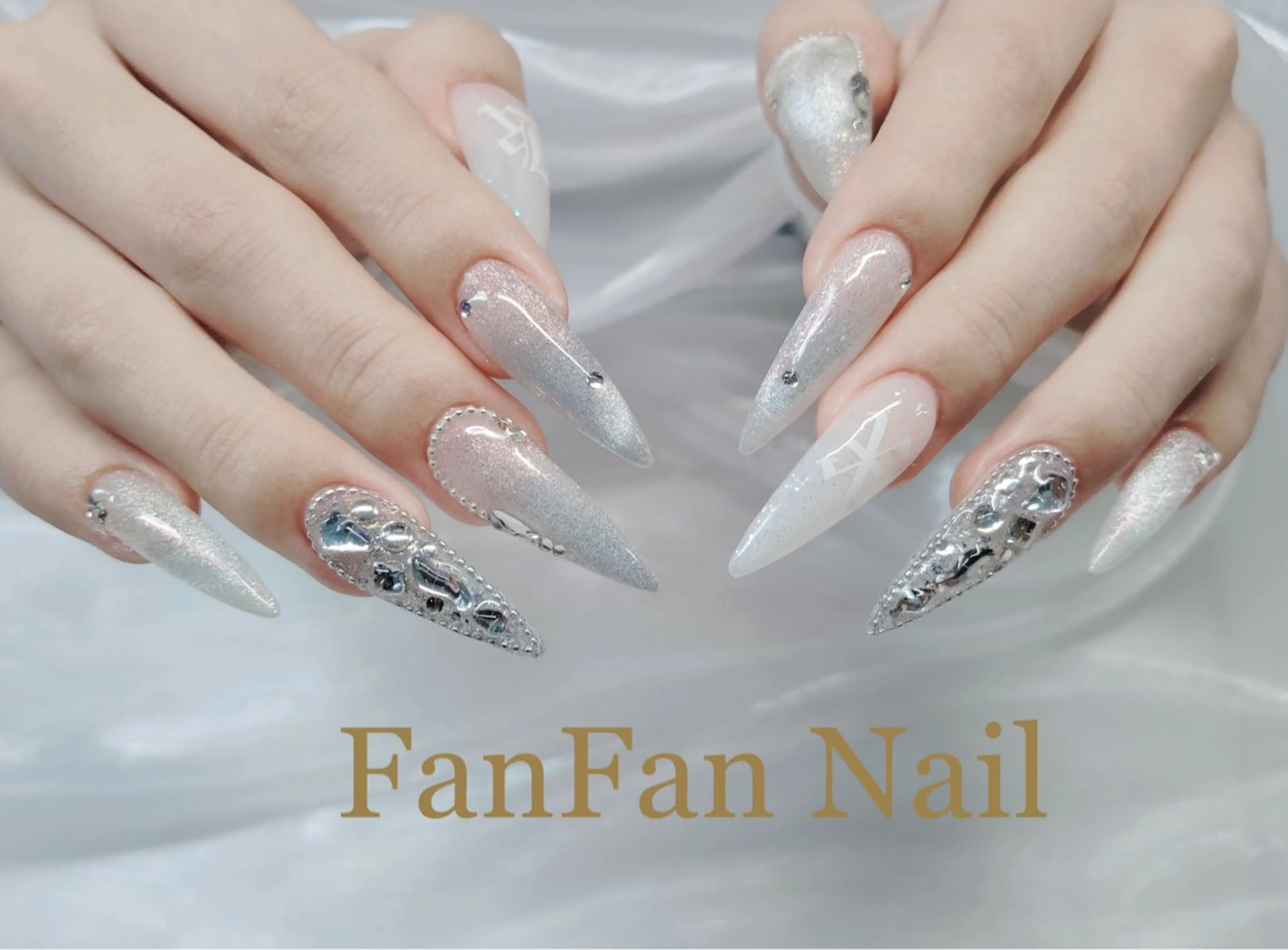 ネイル アートネイル オーロラネイル ガーリー キラキラネイル 韓国ネイル ハンドネイル KaKa FanFanNailのネイルデザイン