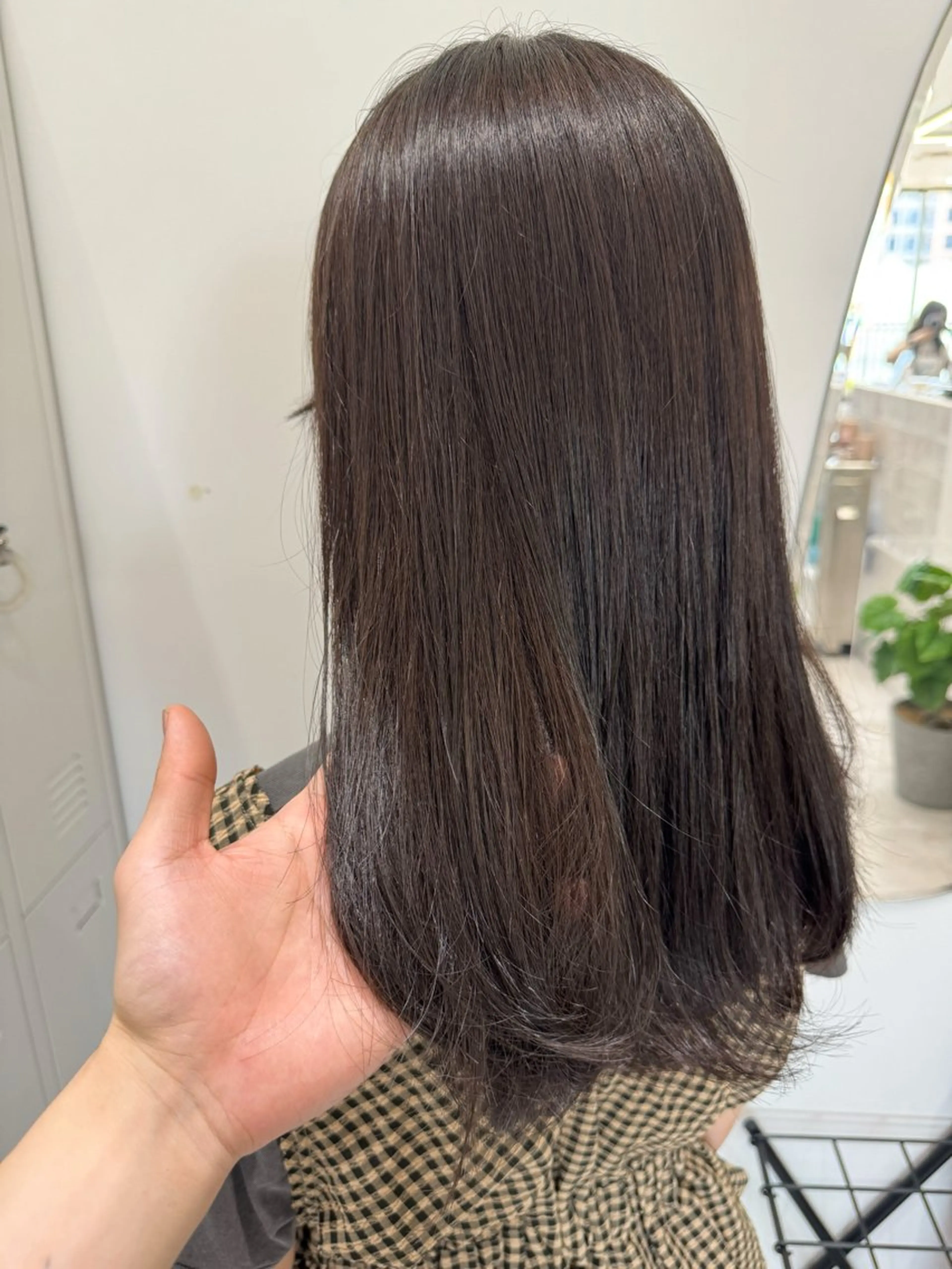 セミロング カラー グレージュ オリーブグレージュ オリーブグレー ヘアカラー トリートメント 透明感カラー ボブ ミディアム 齊木勇人のヘアスタイル