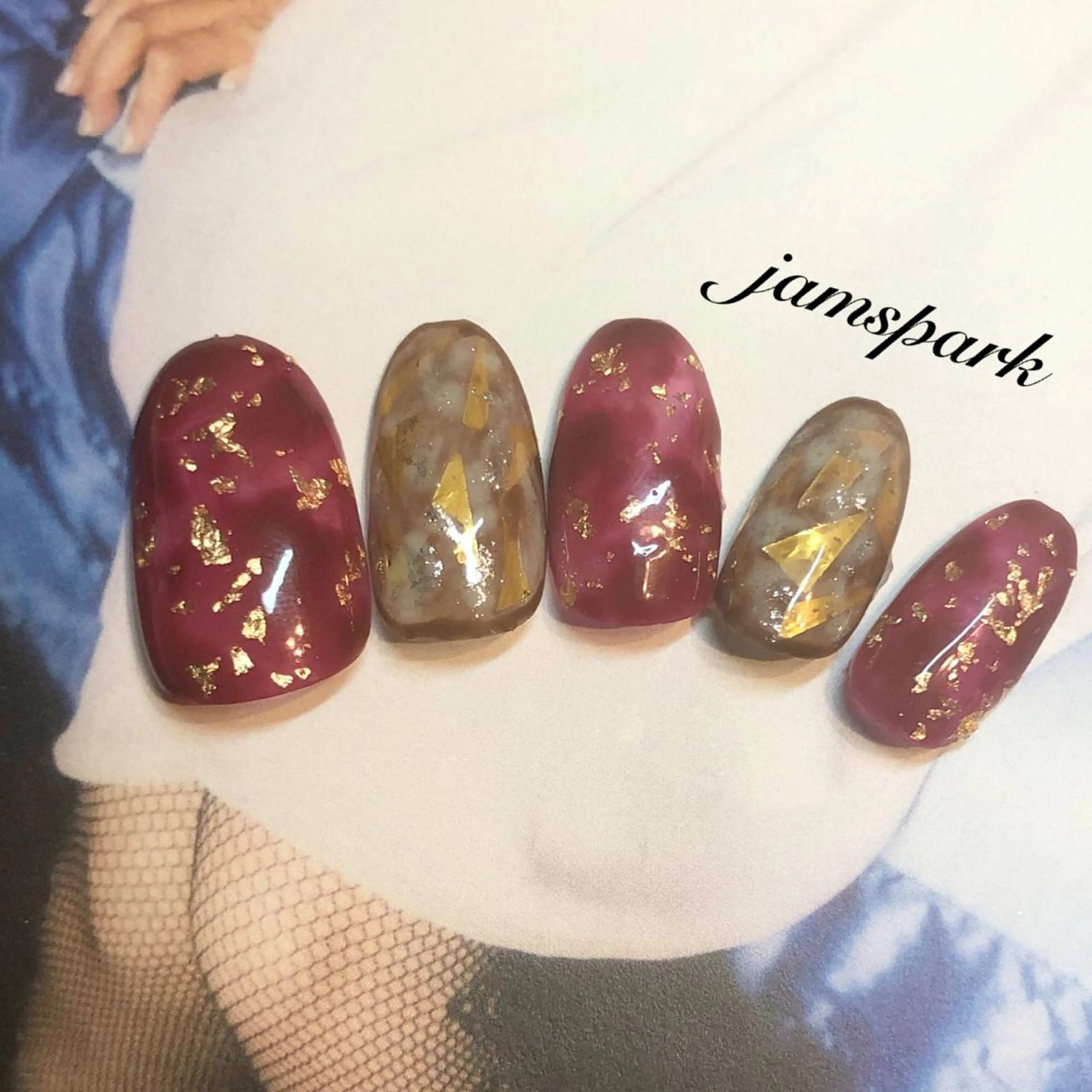 ネイル べっ甲ネイル ボルドー ニュアンスネイル 赤色 ハンドネイル jamspark ✨のネイルデザイン