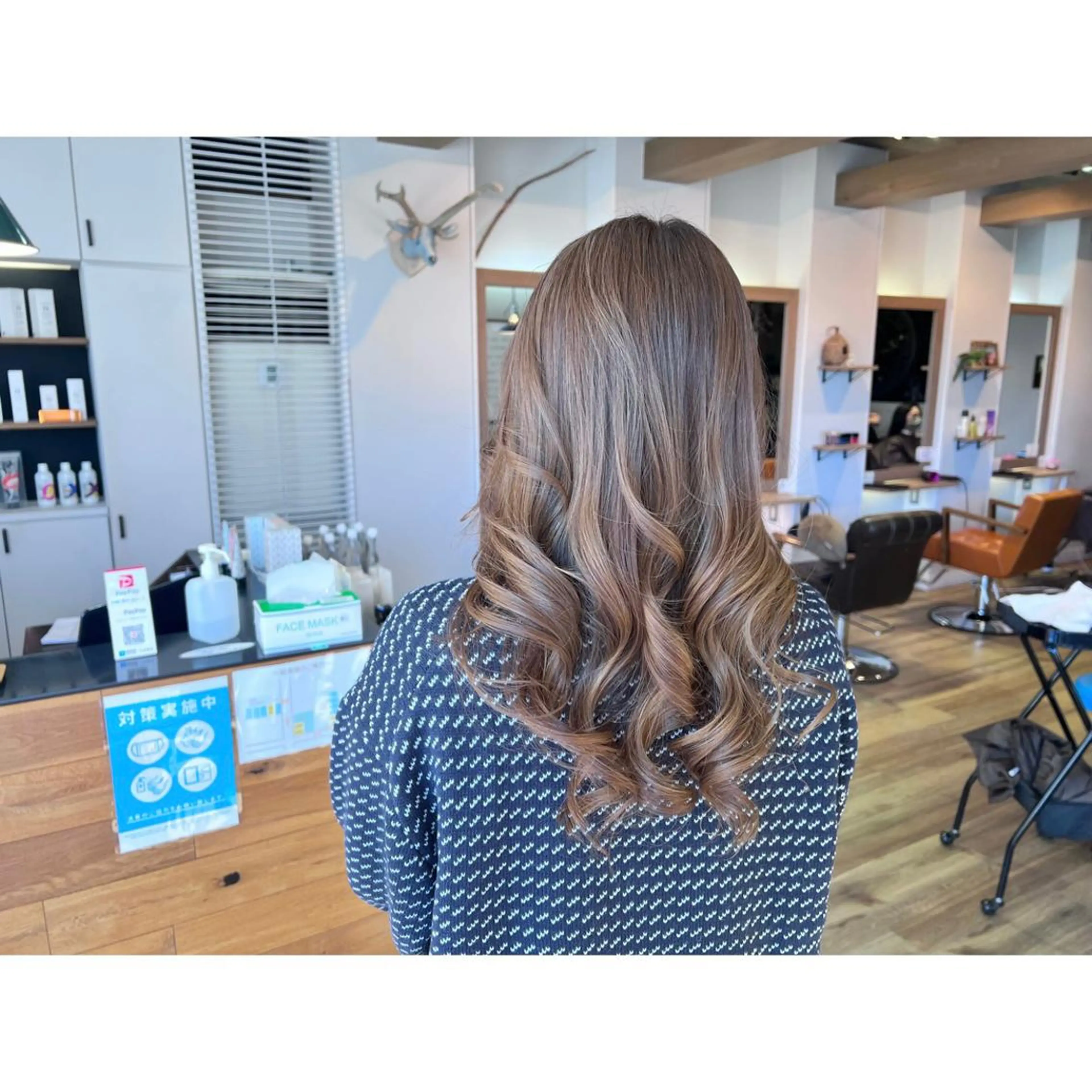 ロング カラー ベージュカラー ヘアカラー トリートメント ツキダテ ユイのヘアスタイル