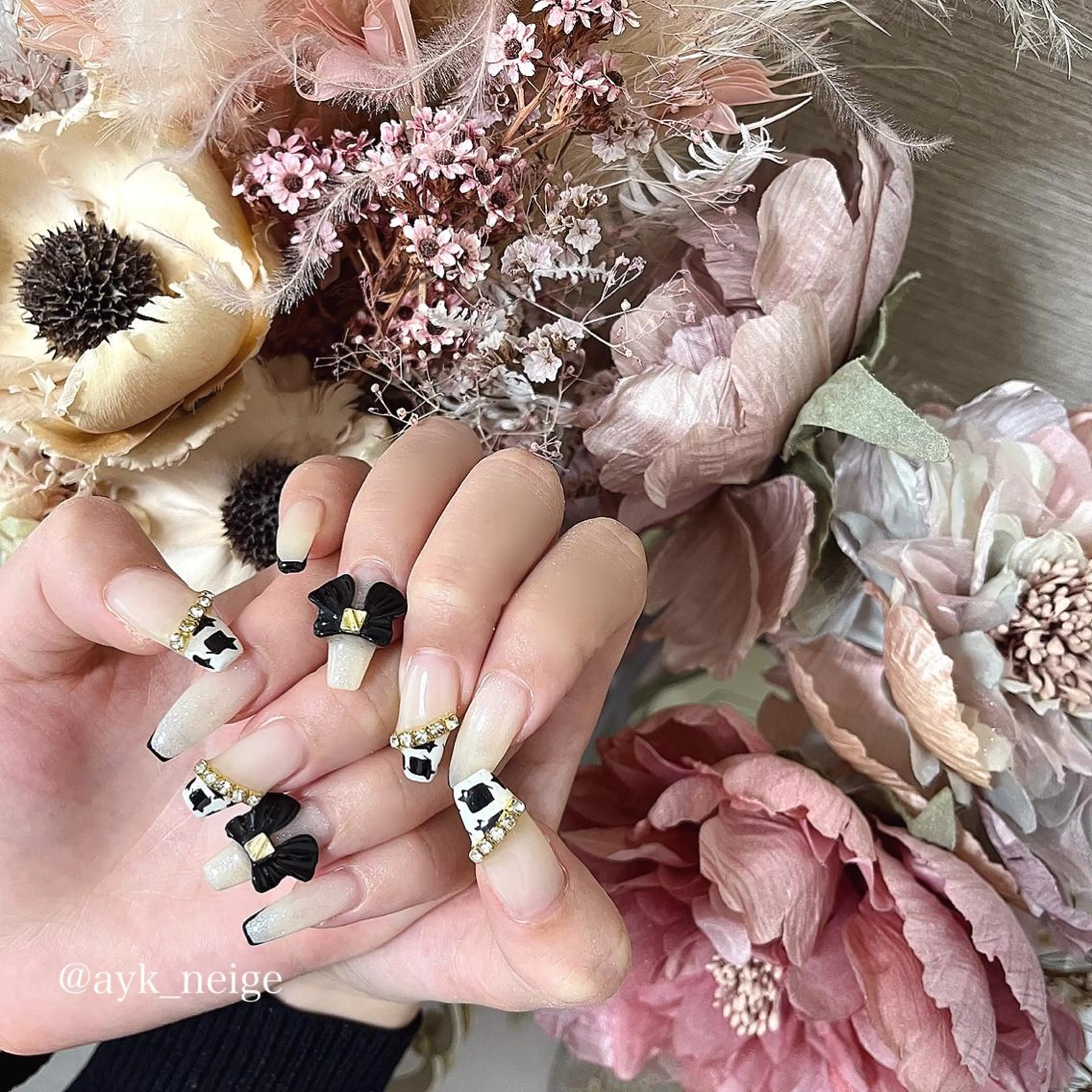 ネイル フットネイル グラデーション キラキラネイル 韓国ネイル マグネットネイル n'eige nail所属・大谷 綾香のネイルデザイン