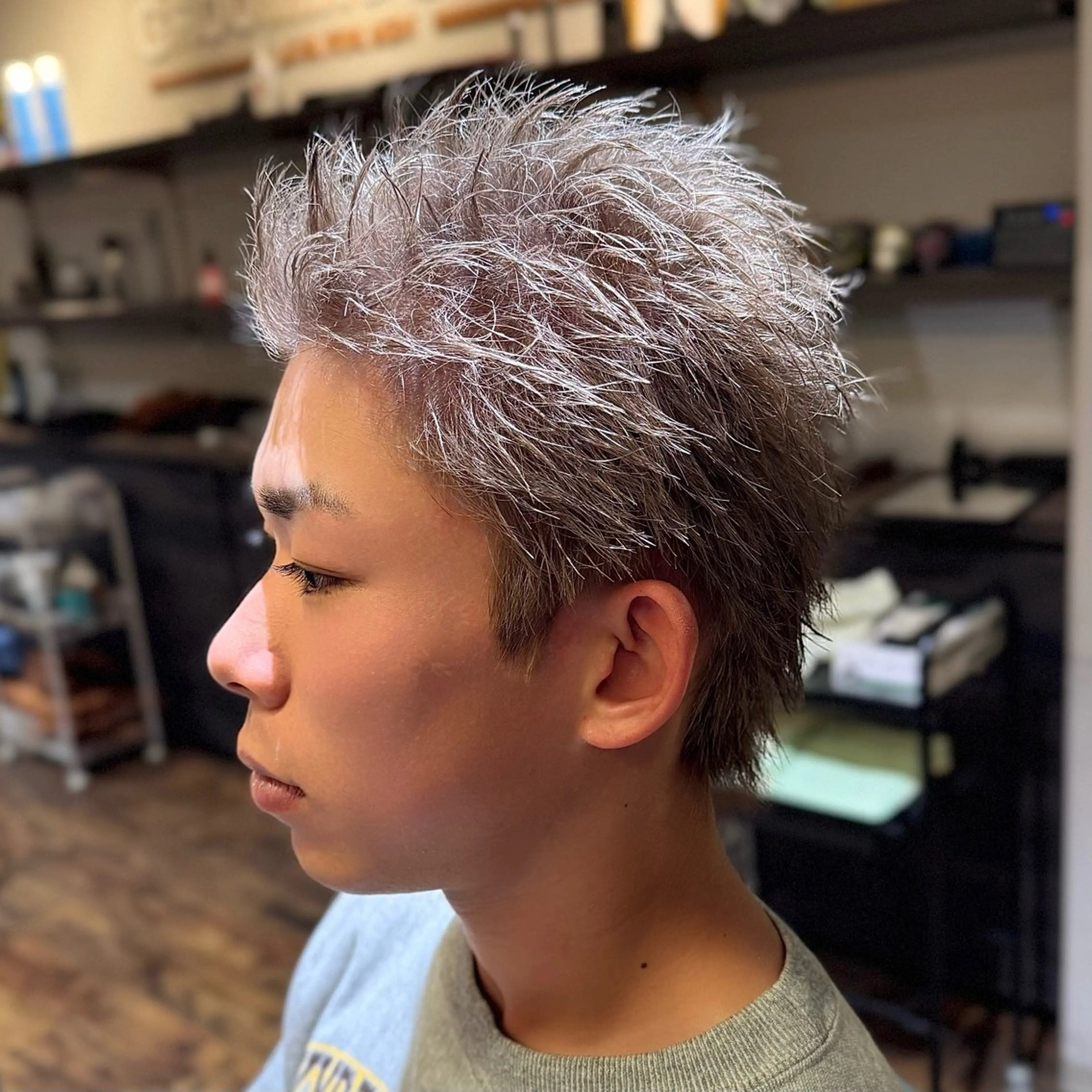 ショート カラー メンズ メンズブリーチ スパイキーショート ベージュカラー ブリーチ ホワイトベージュ カット ヘアカラー 久保 貴大のヘアスタイル