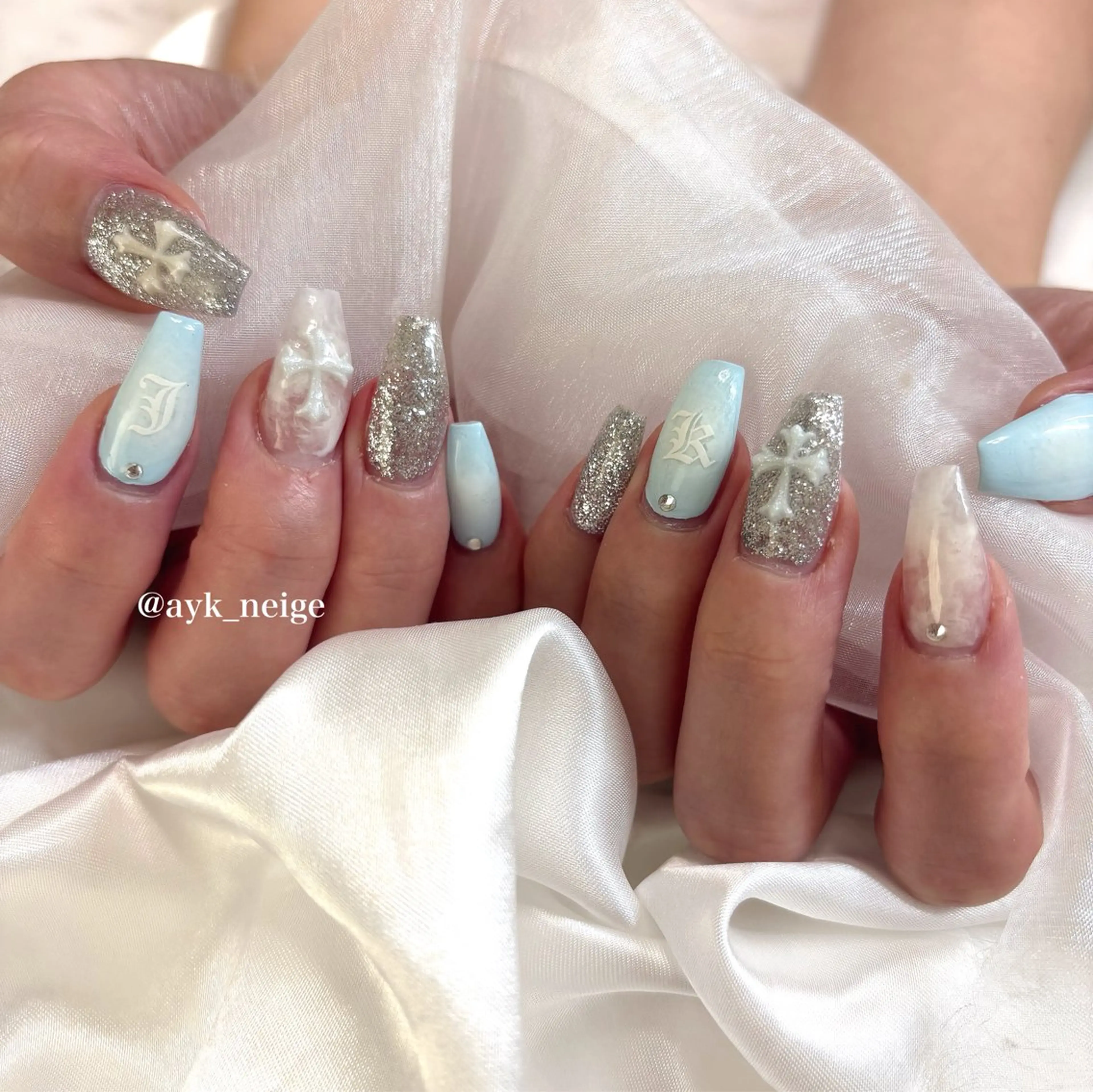 ネイル フットネイル キラキラネイル 韓国ネイル リボン シンプルネイル n'eige nail所属・大谷 綾香のネイルデザイン