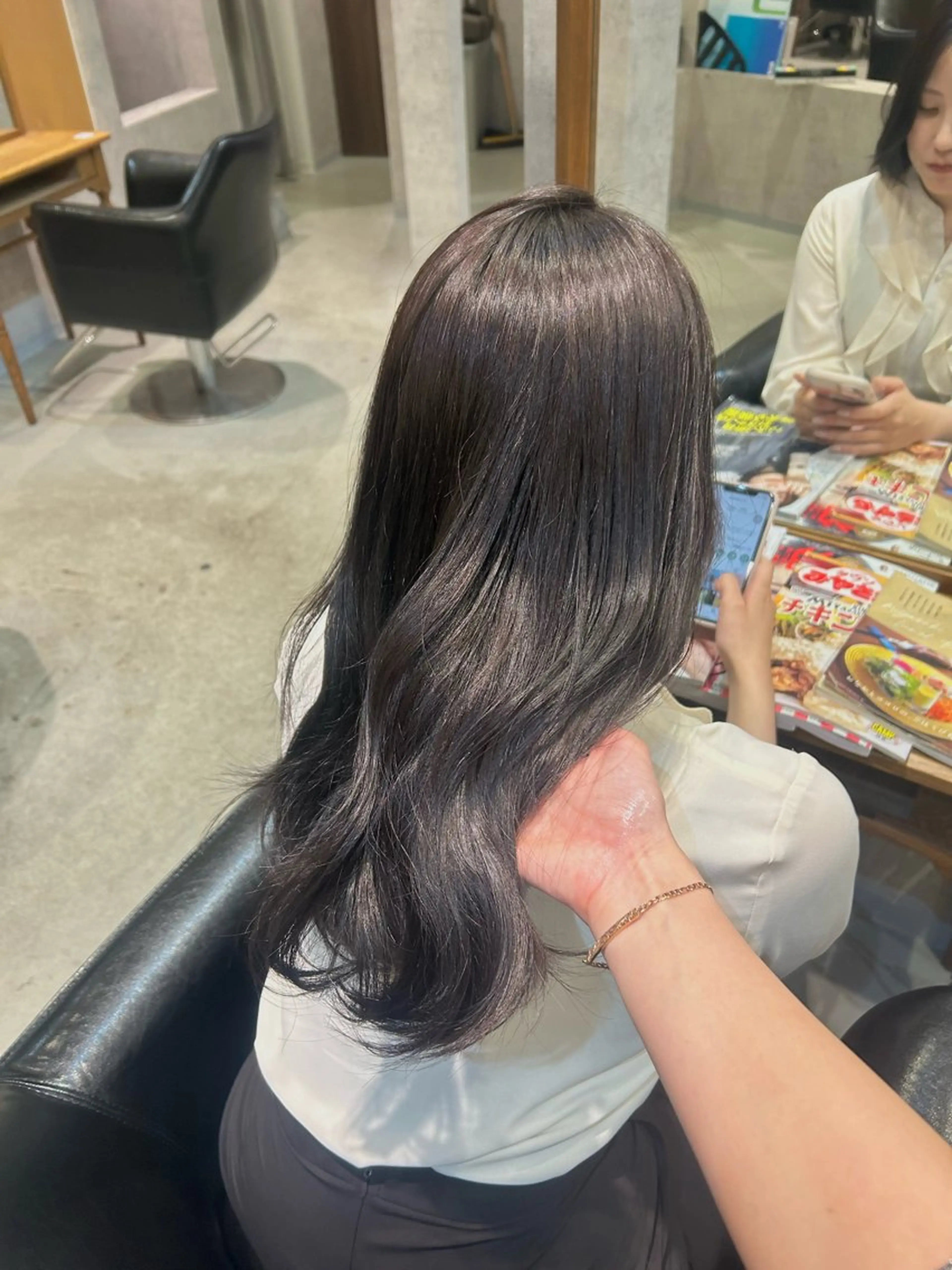 セミロング カラー suri-ru hair【スリールヘアー】所属・FURUSAWA AOIのヘアスタイル