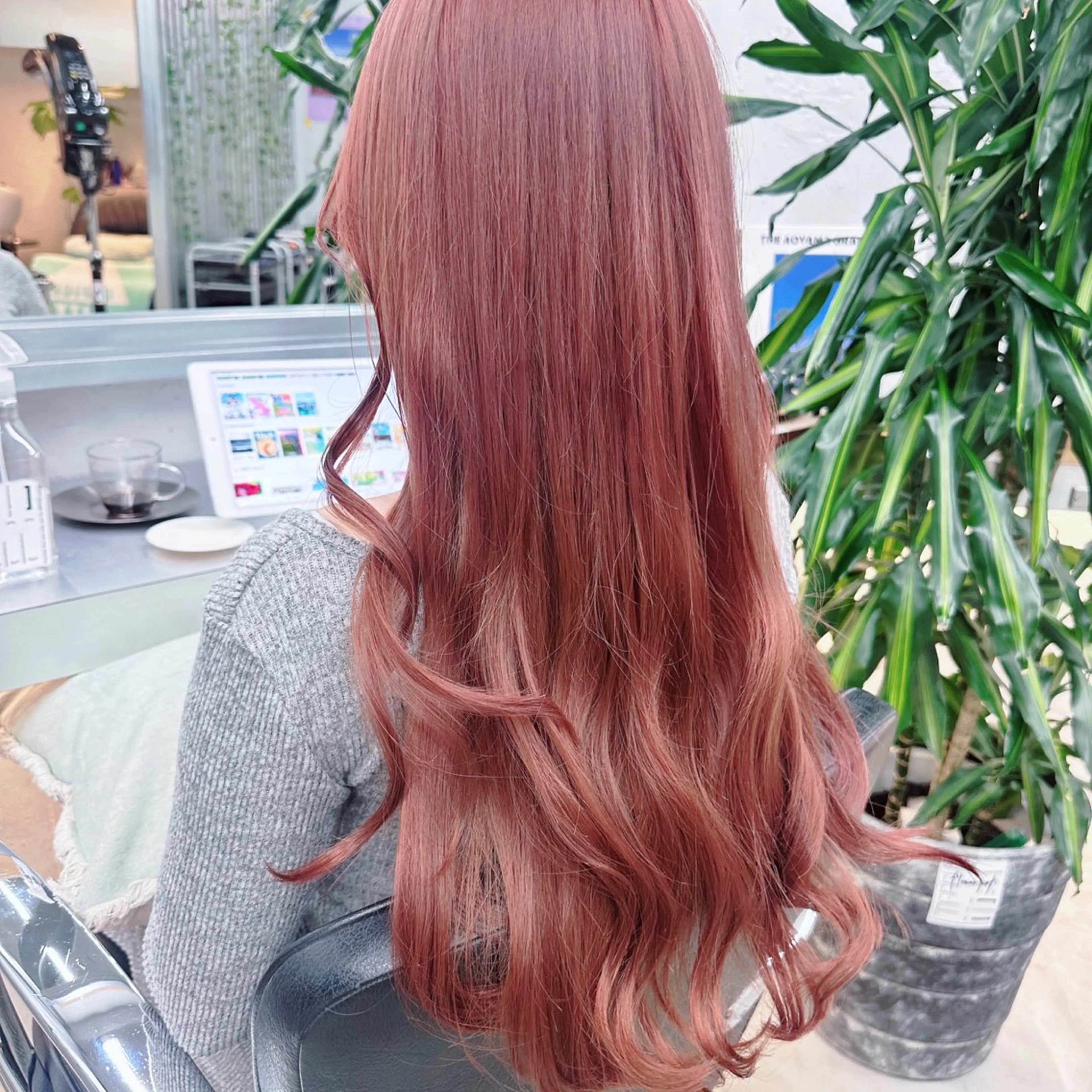 ロング カラー ヘアカラー トリートメント 岡野 静華のヘアスタイル