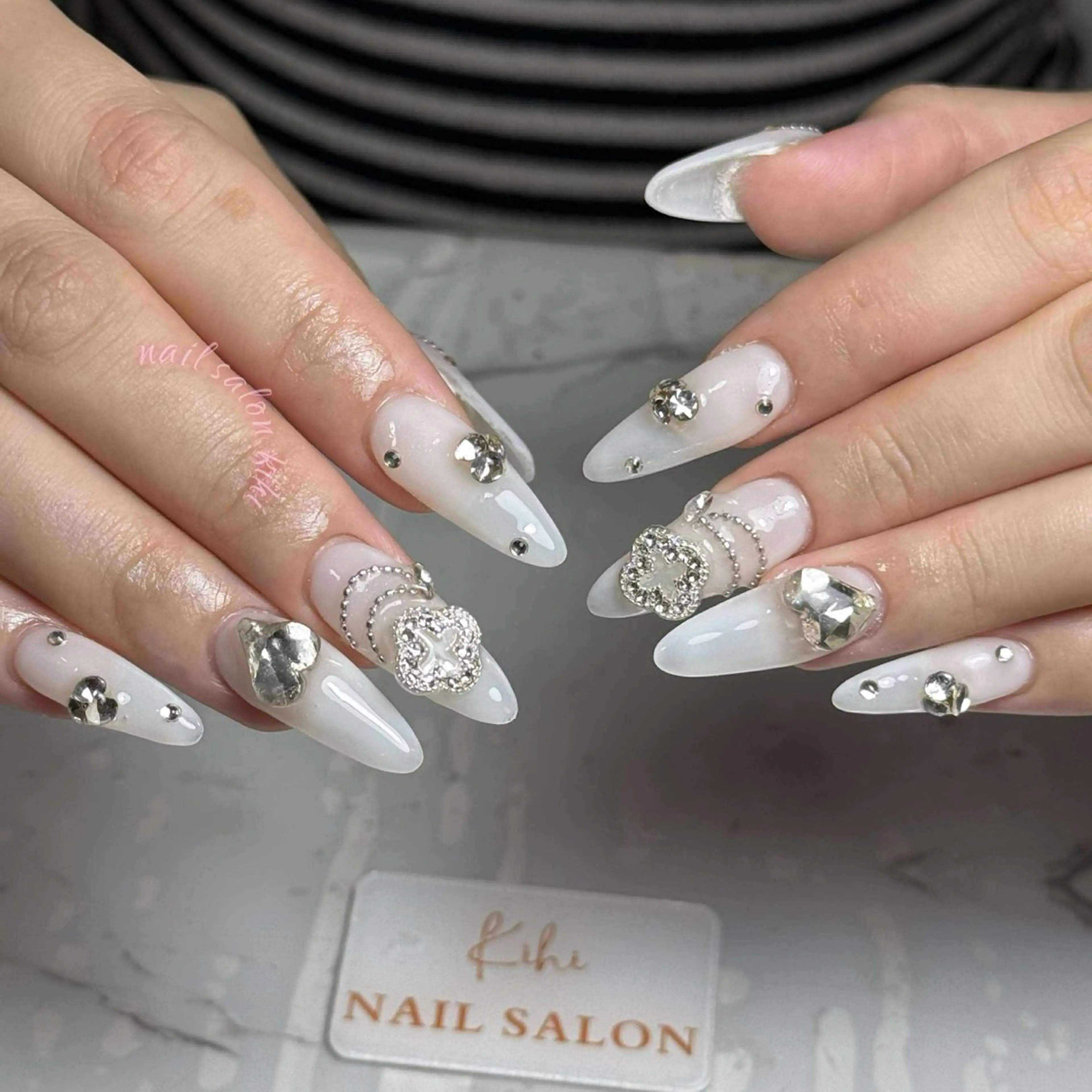 ネイル アートネイル フレンチネイル ジェルネイル グラデーション 韓国ネイル ハンドネイル ハンドケア さくら💮💮 【オフ無料】のネイルデザイン