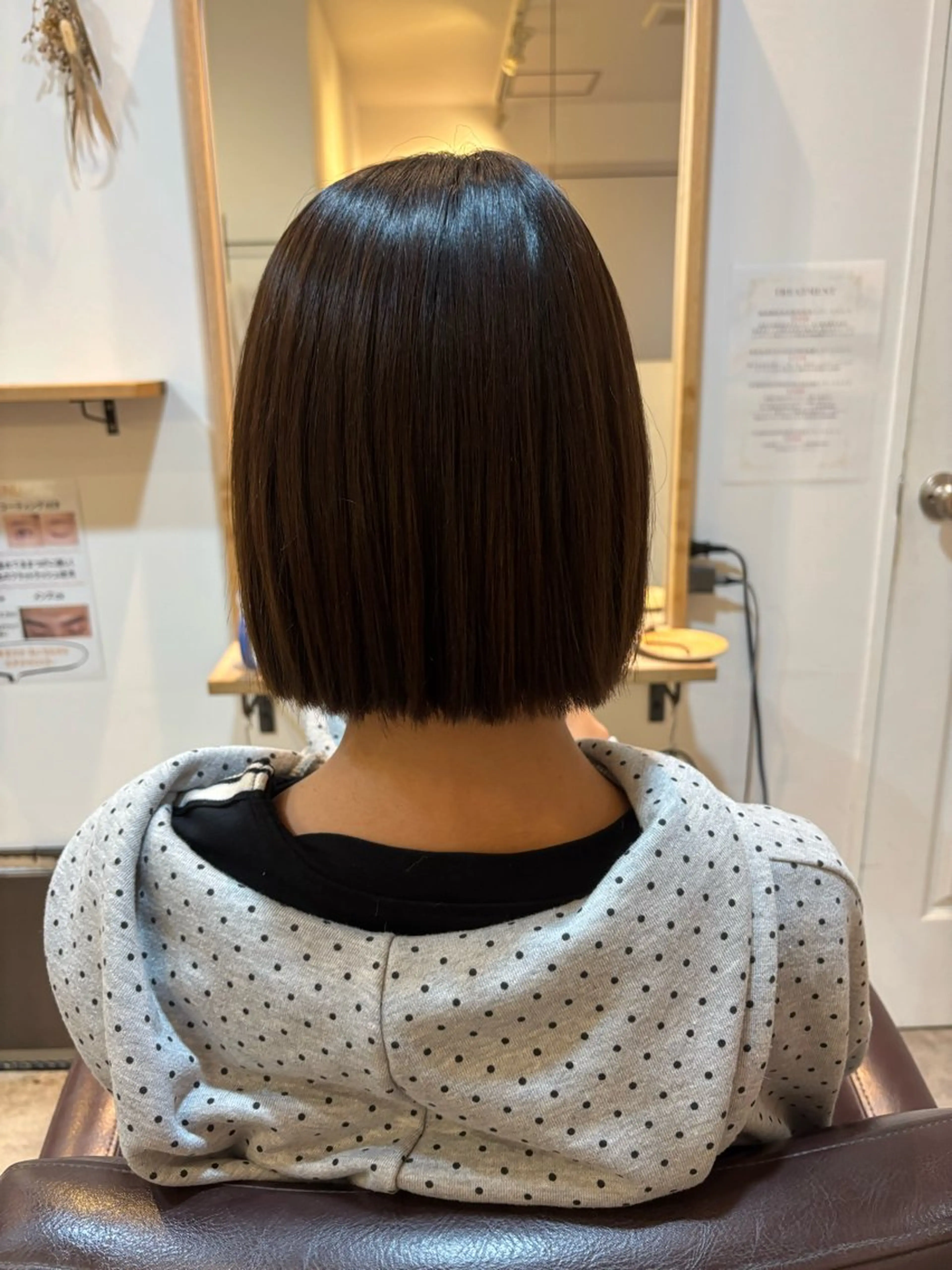 ミディアム ボブ 顔周りカット 髪質改善 レイヤーカット 小顔カット カット 縮毛矯正 RISE SWELL 江坂momoneのヘアスタイル