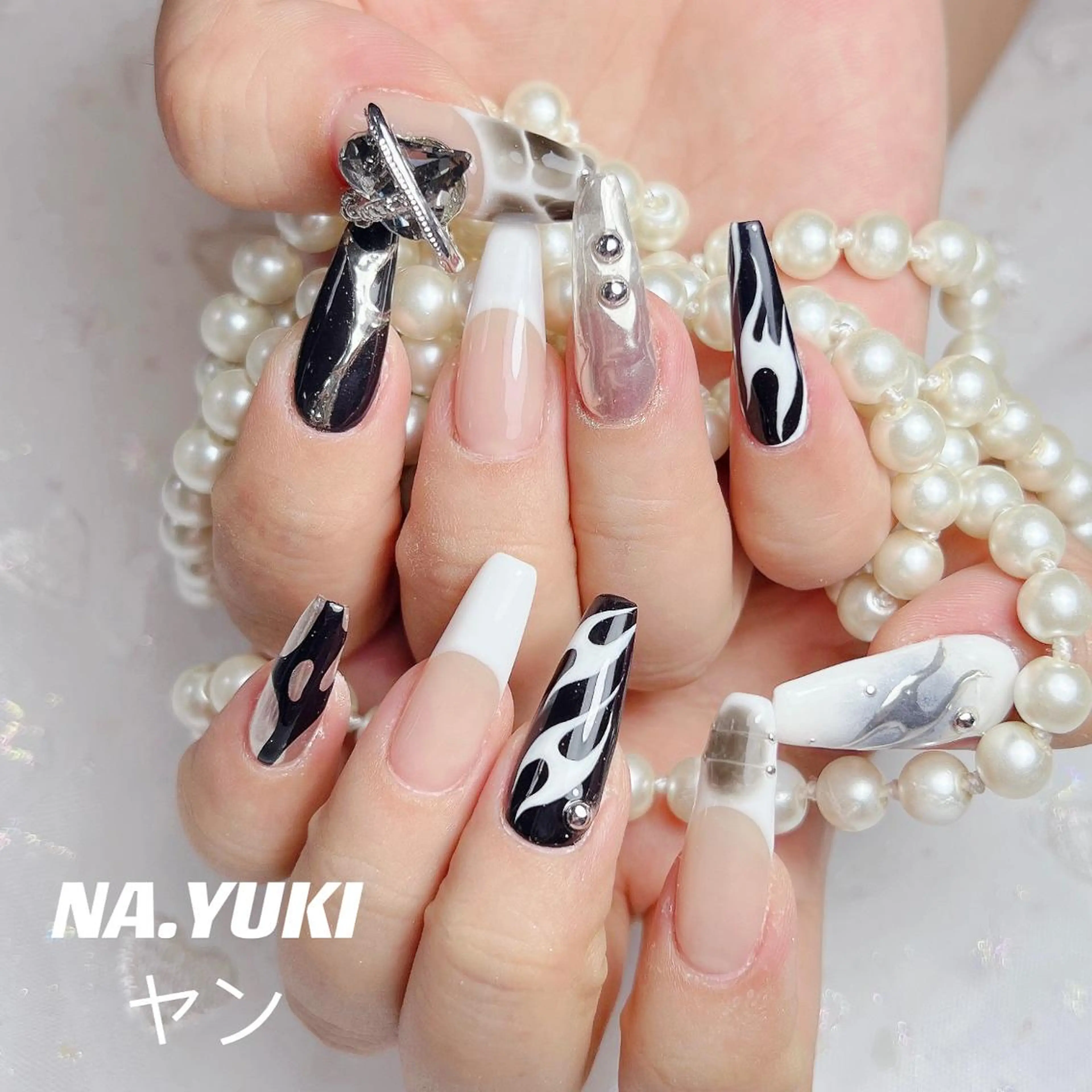 ネイル ハンドネイル 🦋 Queenieのネイルデザイン