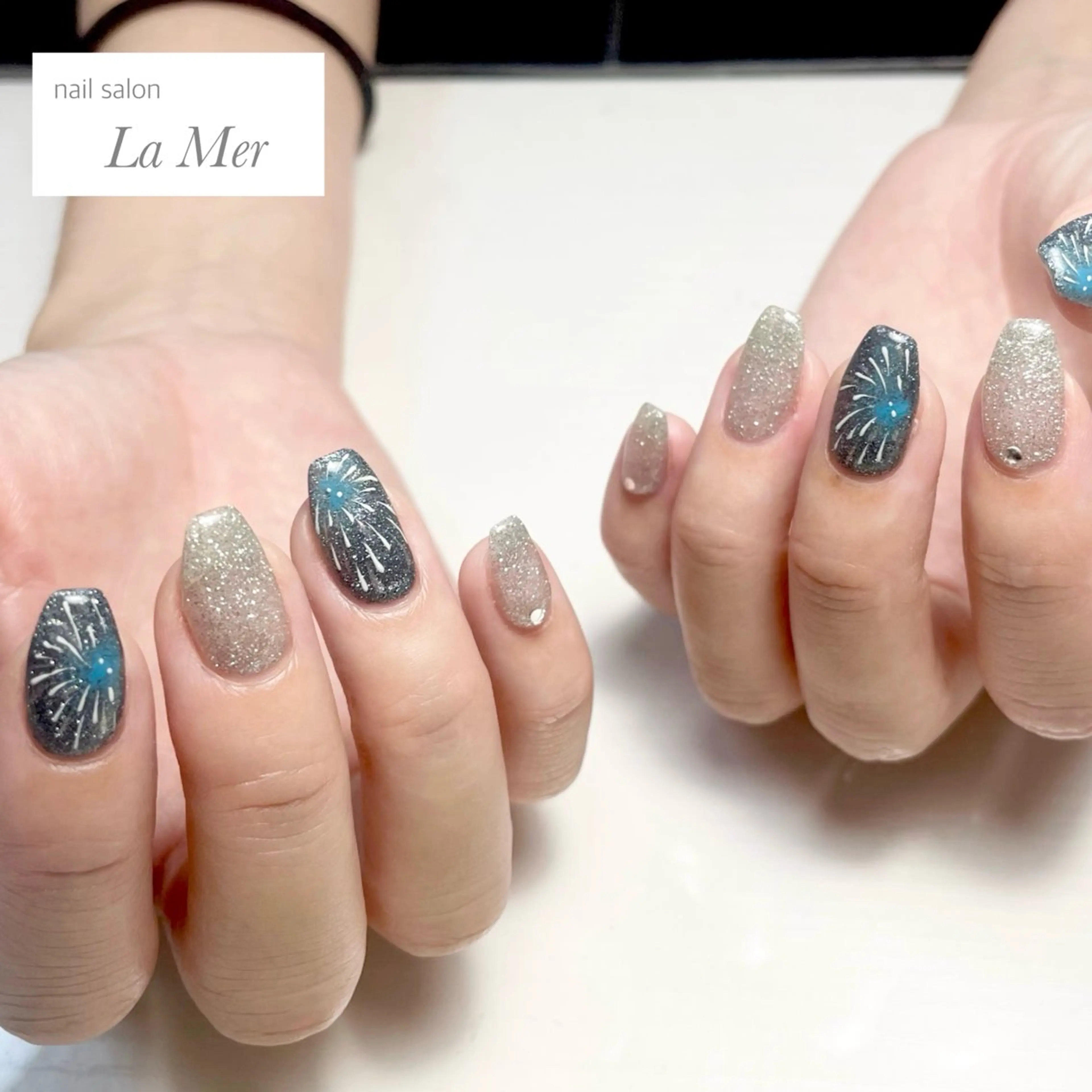 ネイル ブルー フラッシュネイル キラキラネイル マグネットネイル ネイビー ハンドネイル nailsalon La Merのネイルデザイン