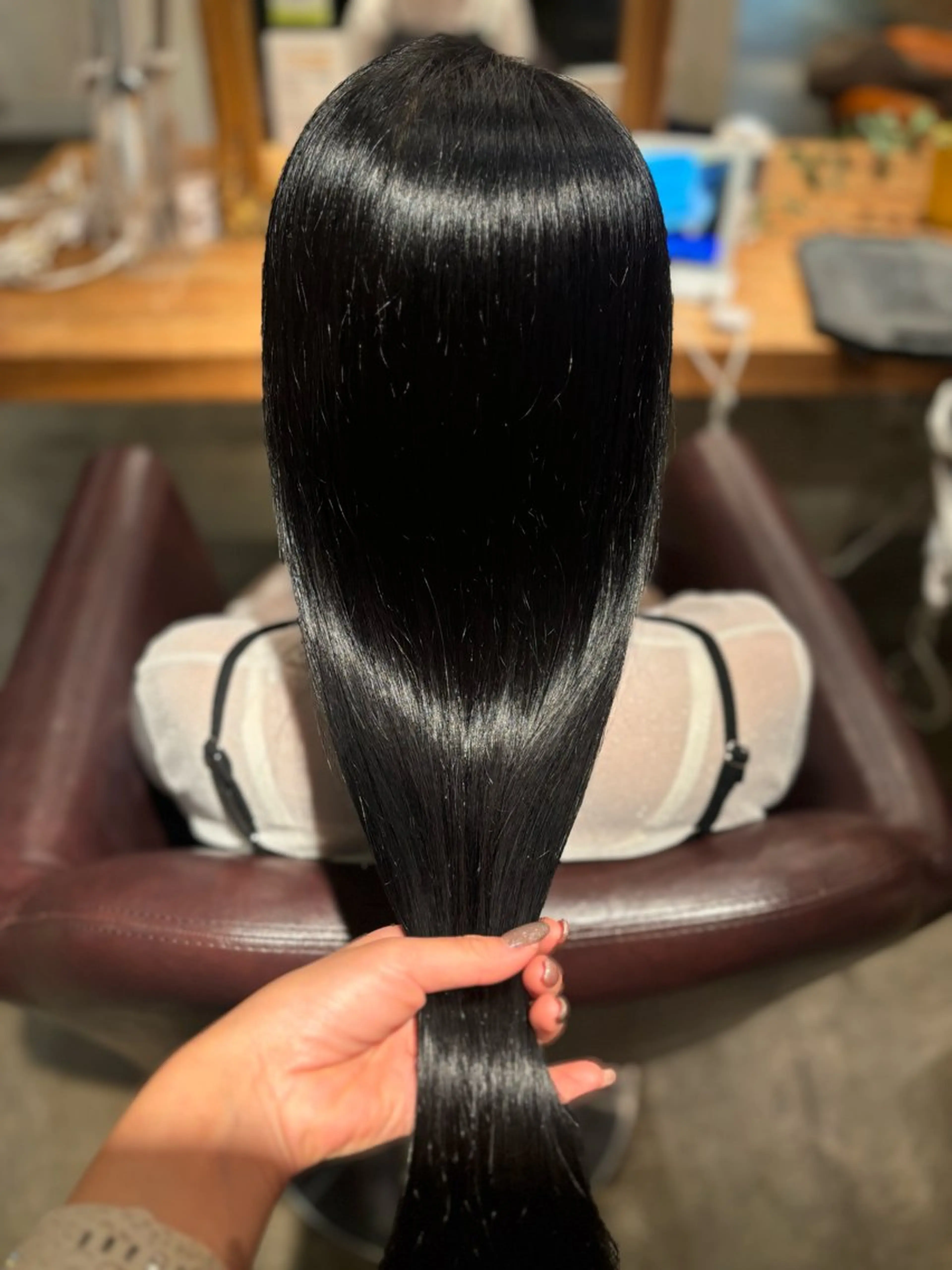 低ダメージ縮毛矯正＋cut＋フルカラー＋上質3step treatment👩🏻の写真