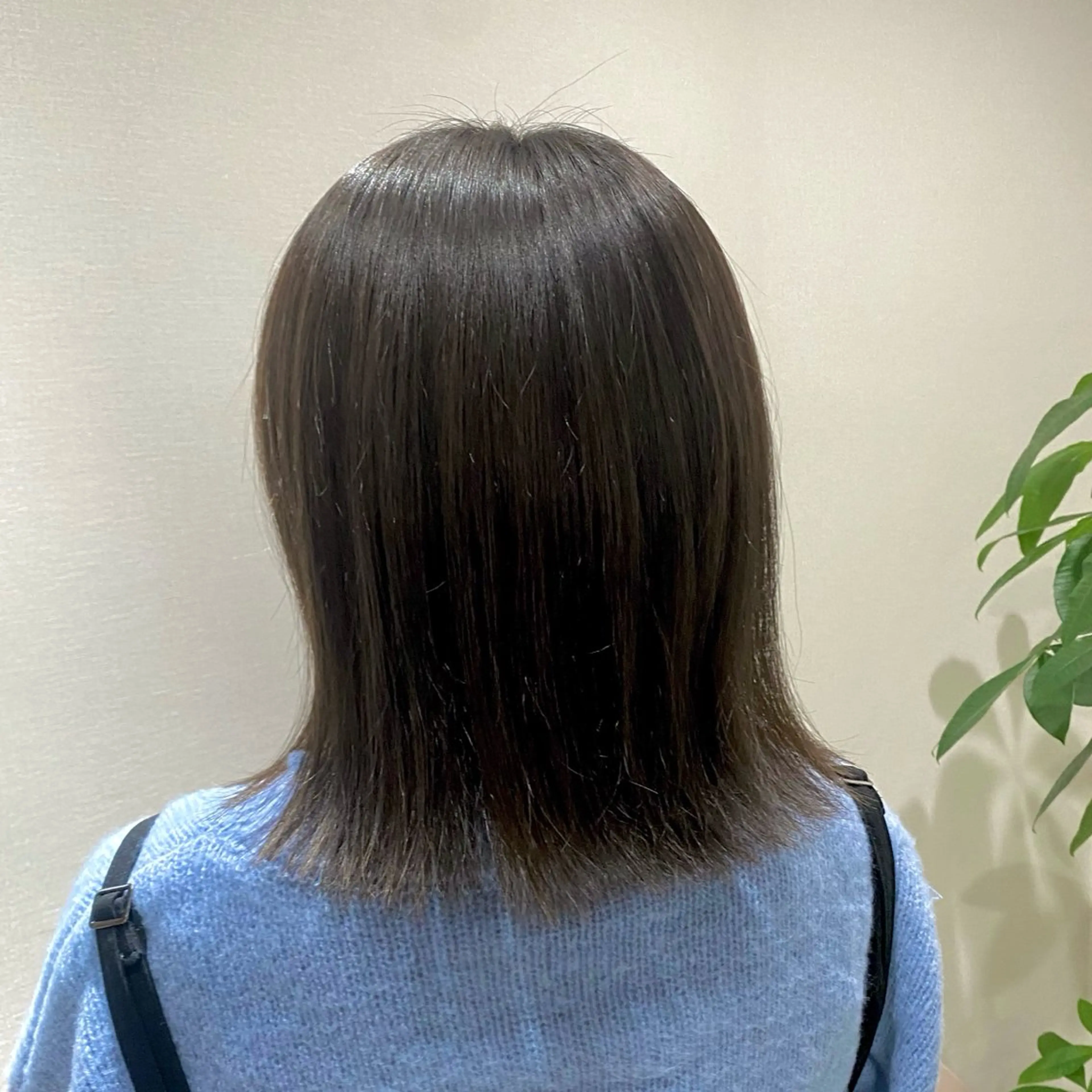 ミディアム カラー グレージュ ボブ 外ハネヘア カット ヘアカラー トリートメント 三宅健太/レイヤー/ ボブ/透明感カラーのヘアスタイル