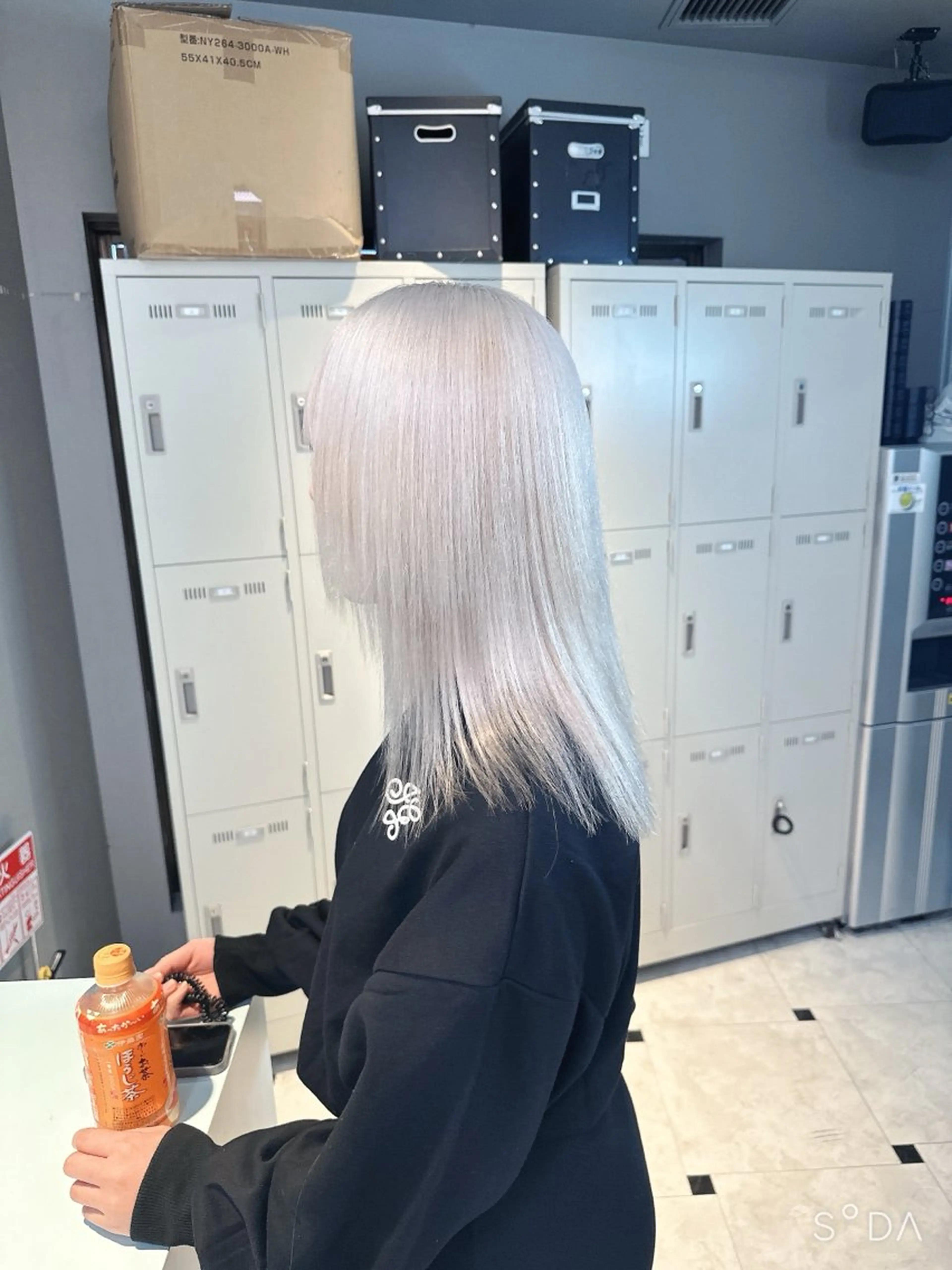 セミロング カラー 🪄池袋ハイトーン 🪄ブリーチカラーのヘアスタイル