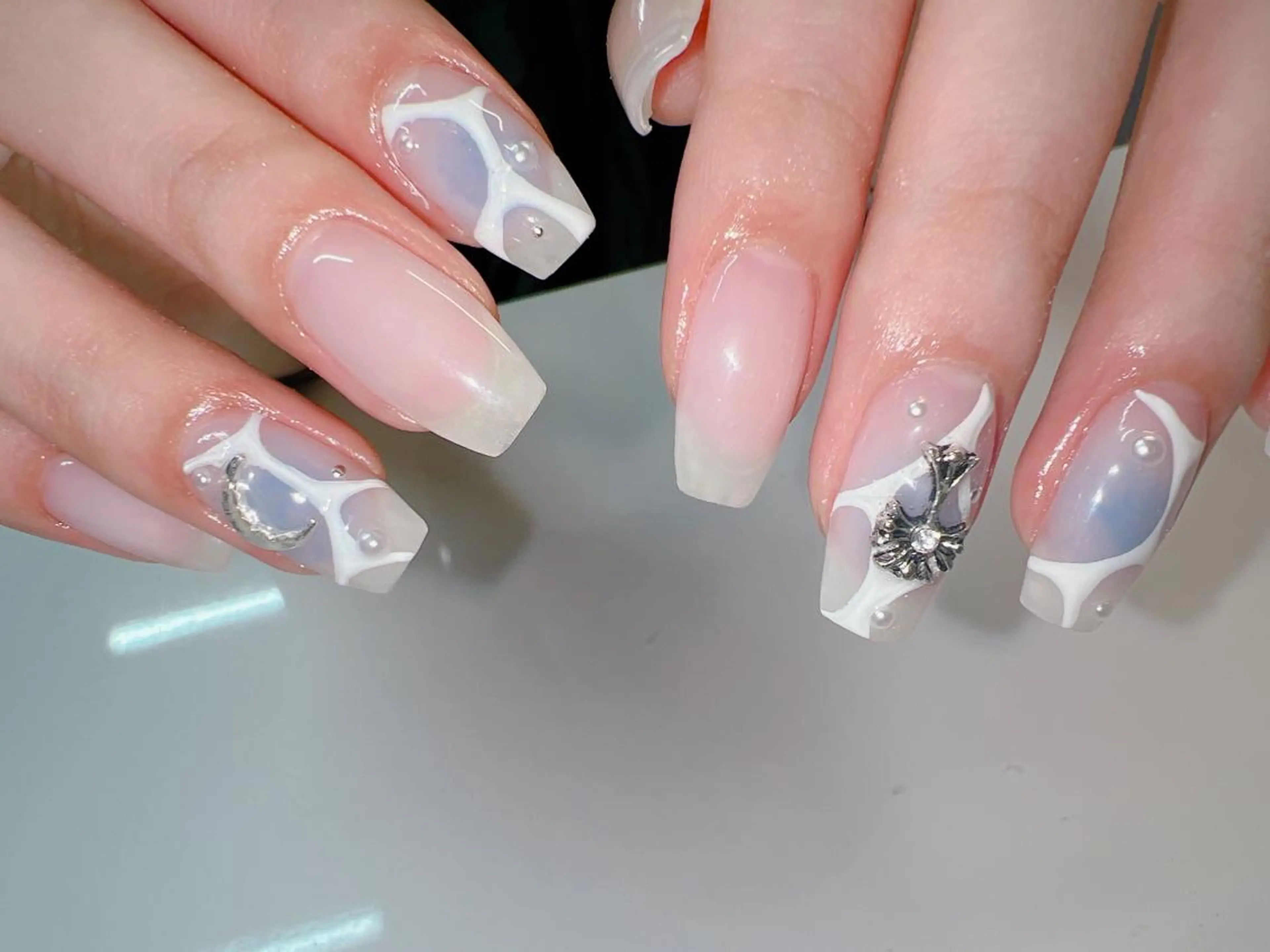 ネイル オーロラネイル 韓国ネイル ハンドネイル Nail Salon L'arc所属・💊大阪/心斎橋 moni🧠のネイルデザイン