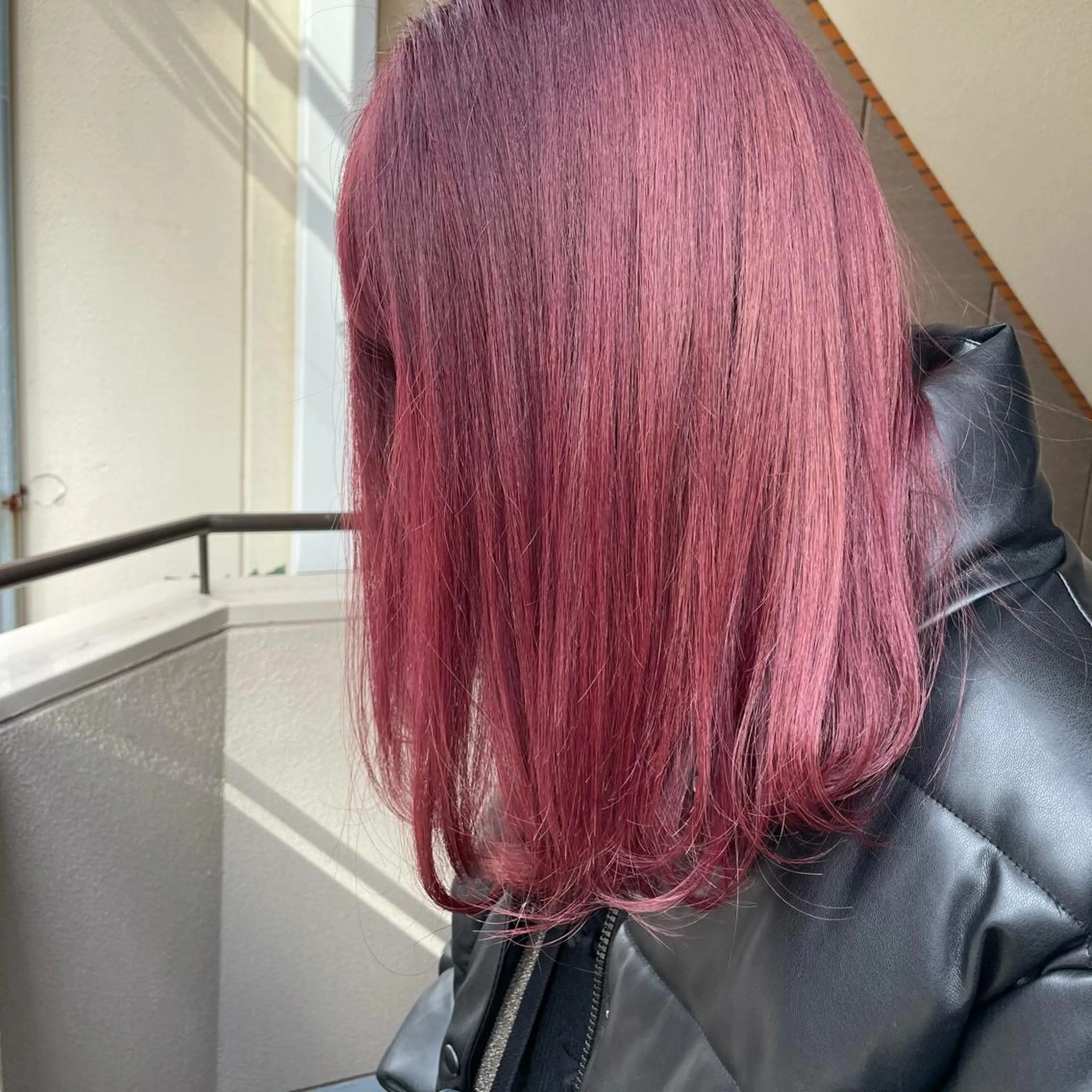 ミディアム カラー パーマ ヘアアレンジ メンズ キッズ ネイル マツエク・マツパ メンズブリーチ メンズインナーカラー メンズ韓国風 ブリーチ ケアブリーチ ヘアカラー トリートメント ヘアセット 韓国ボブ/髪質改善 ニュアンス特化RYOのヘアスタイル