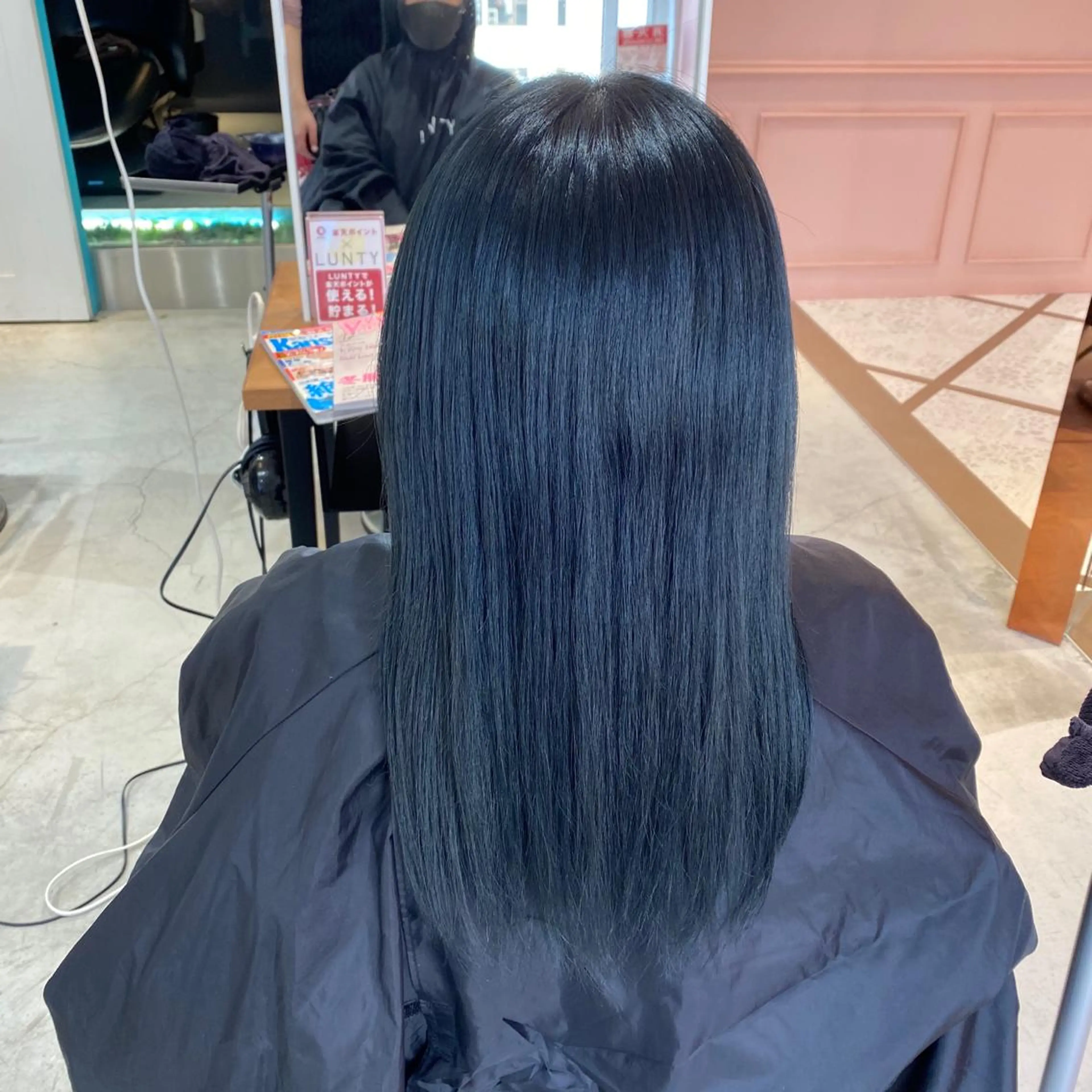 セミロング カラー MOE🐈‍⬛🎀 エクステ/ワンホンのヘアスタイル