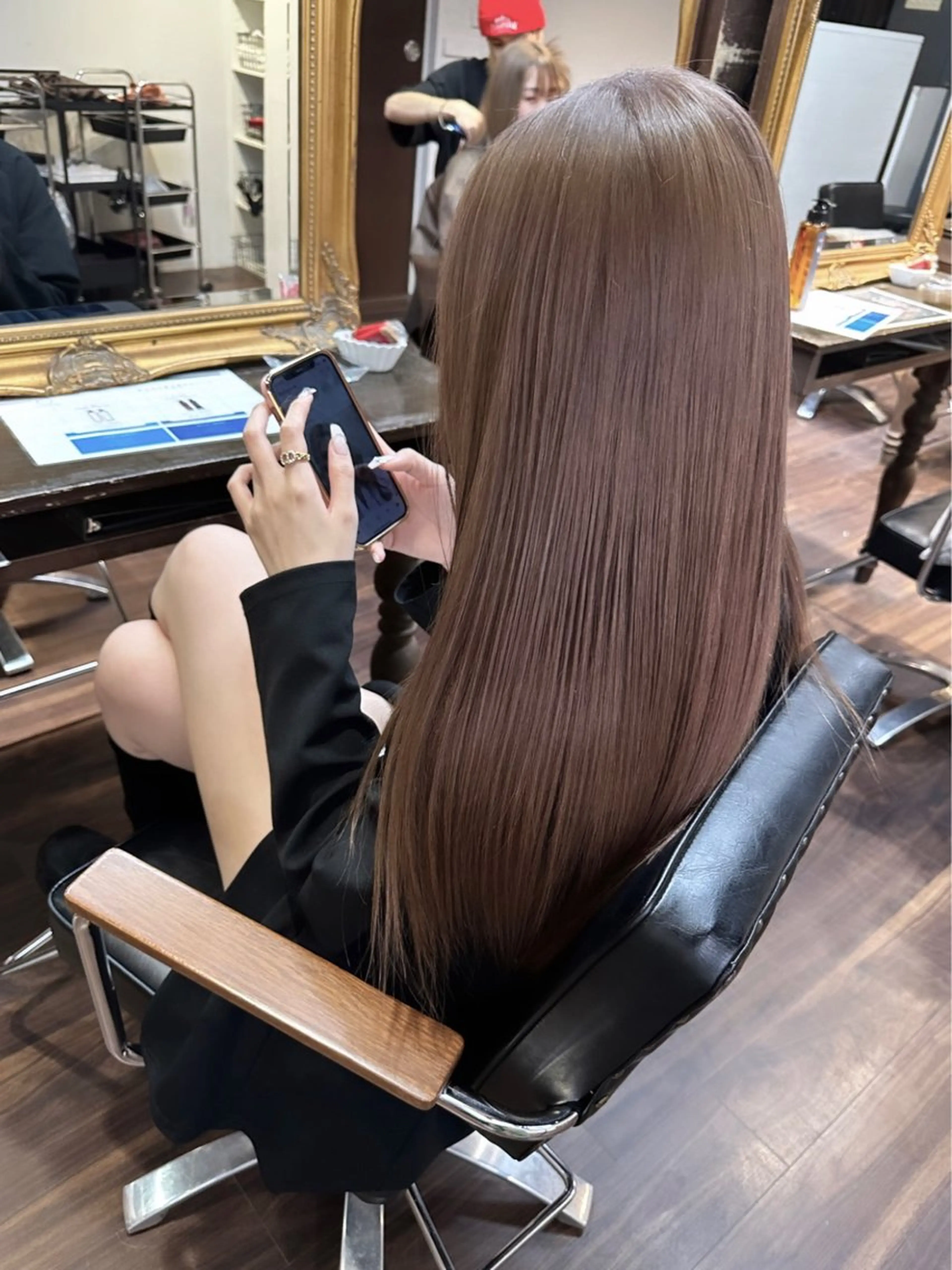 ロング カラー ヘアアレンジ ベージュカラー ブリーチ イヤリングカラー ハイトーンカラー ミルクティーベージュ ヘアカラー トリートメント 髪質改善/レイヤー ダブルカラー塚本耀のヘアスタイル