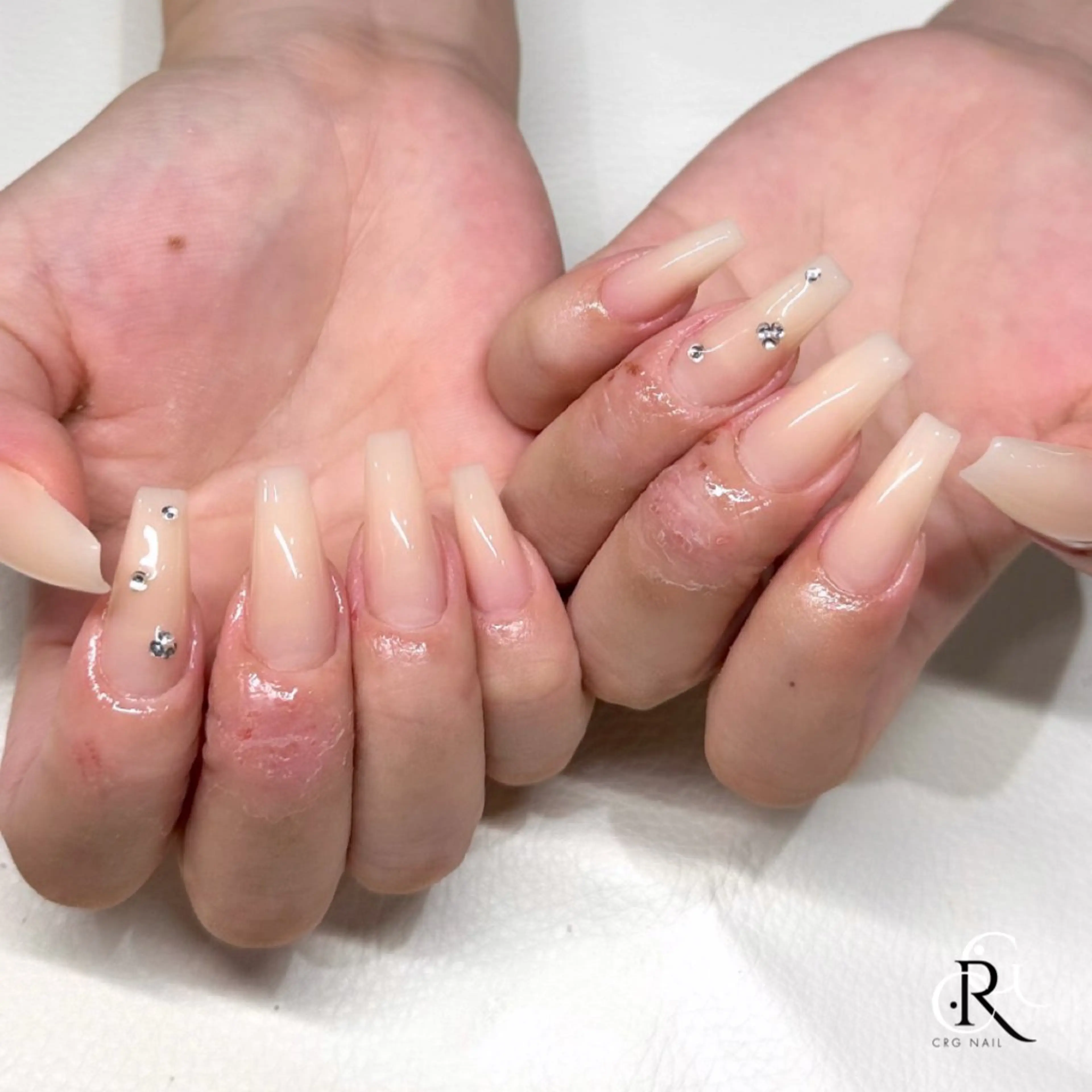 ネイル シンプルネイル ストーンネイル ハンドネイル 美フォルム✨ CRG　RURIのネイルデザイン