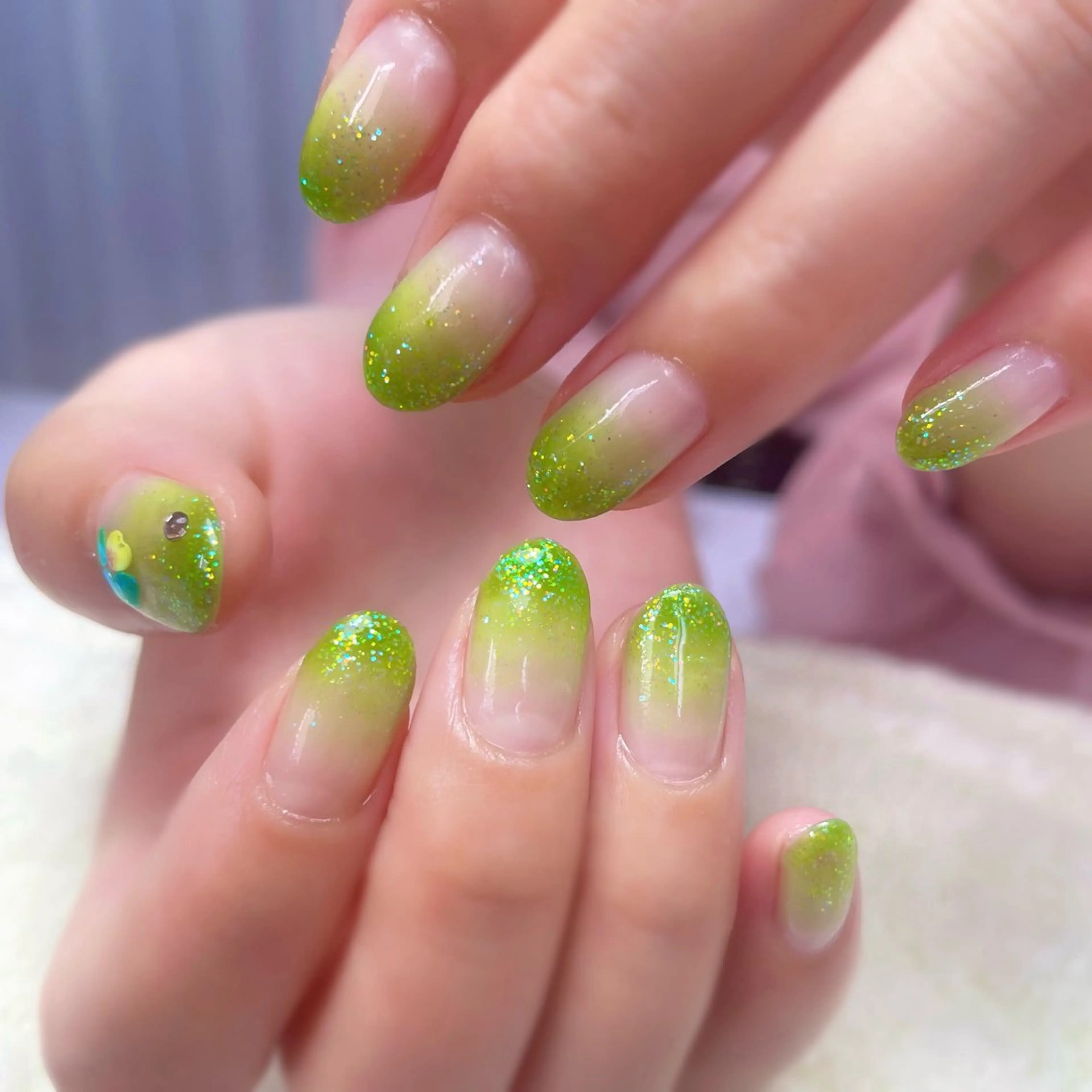 ネイル グラデーション ラメ(グリッター) Chicchi 加茂宮駅徒歩3分のネイルデザイン