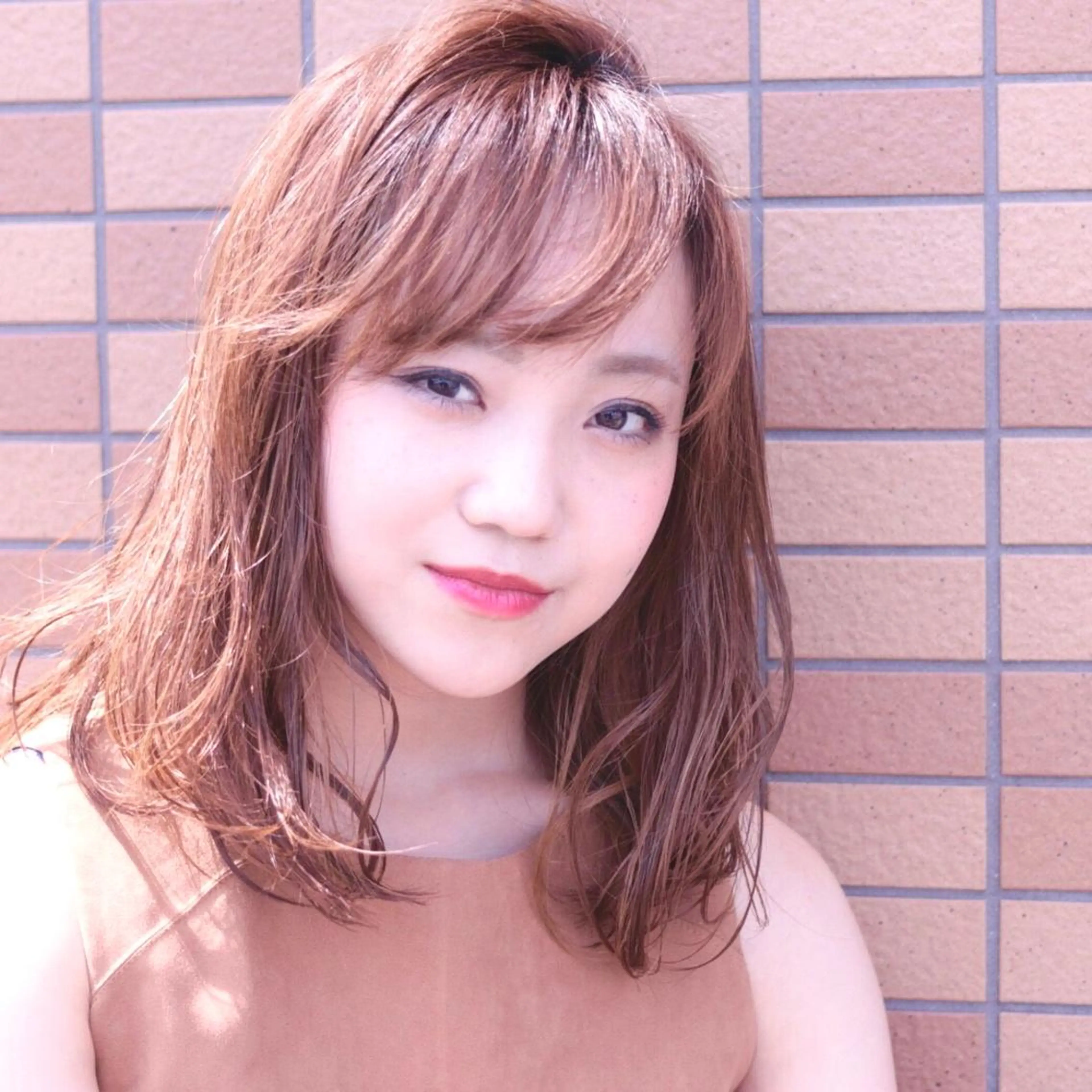 ミディアム カラー パーマ ヘアアレンジ ミディアムパーマ バレイヤージュ 黒髪 グラデーションカラー グレージュ 【ツヤ髪美容師】 ツダケイスケのヘアスタイル