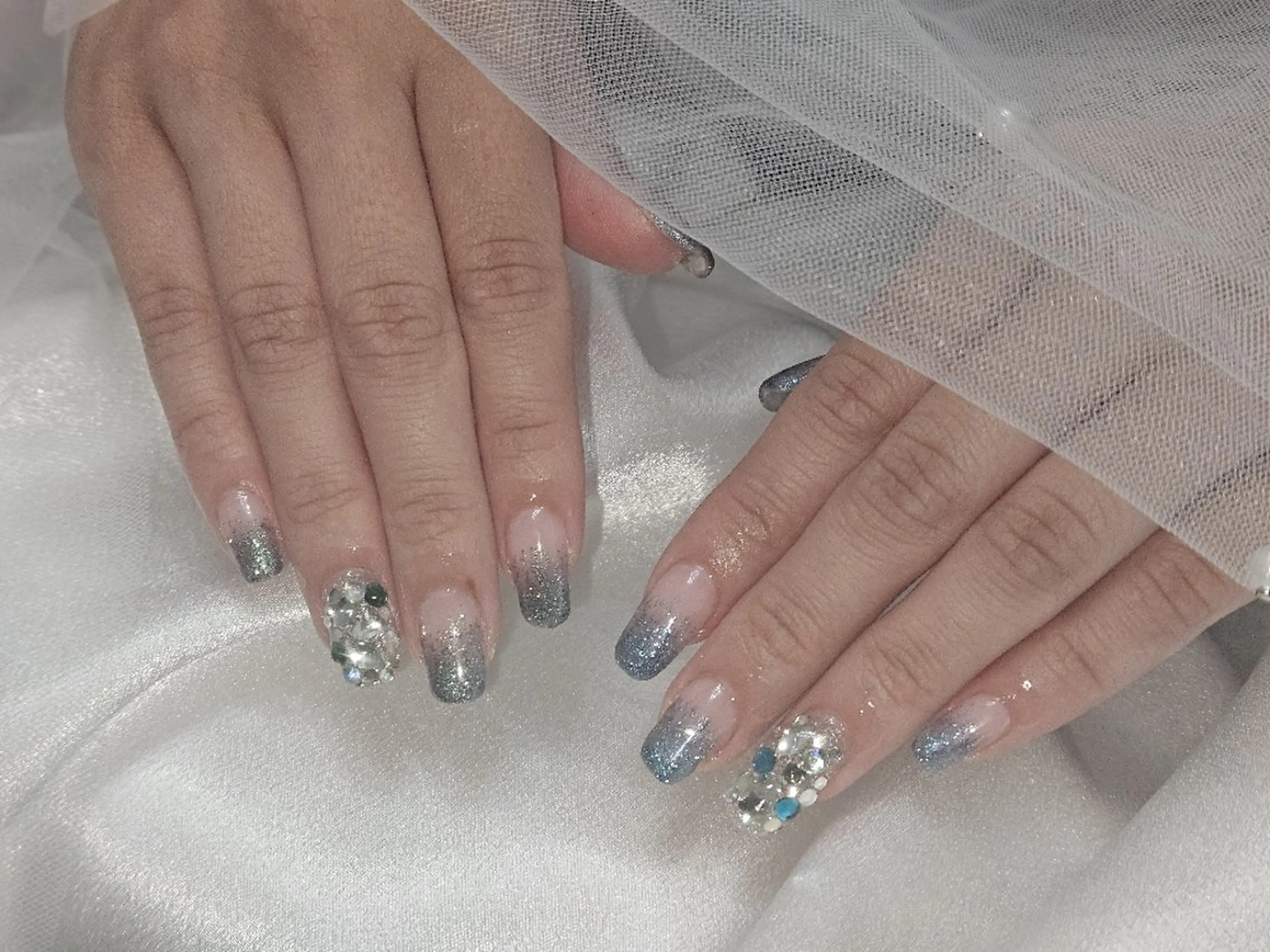 ハンドネイル デザイン2本(オフあり)の写真