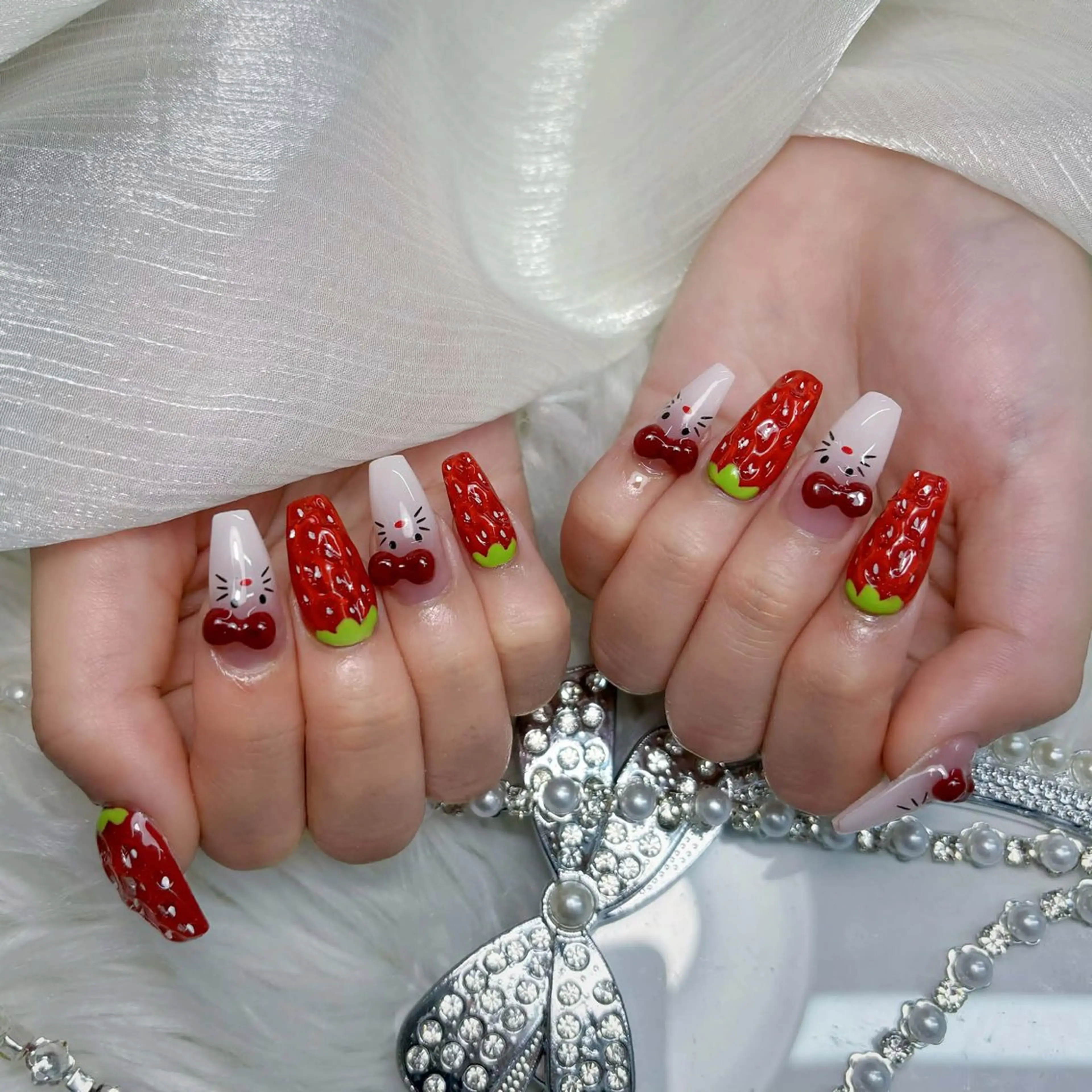 ネイル ハンドネイル いちご chan novaのネイルデザイン