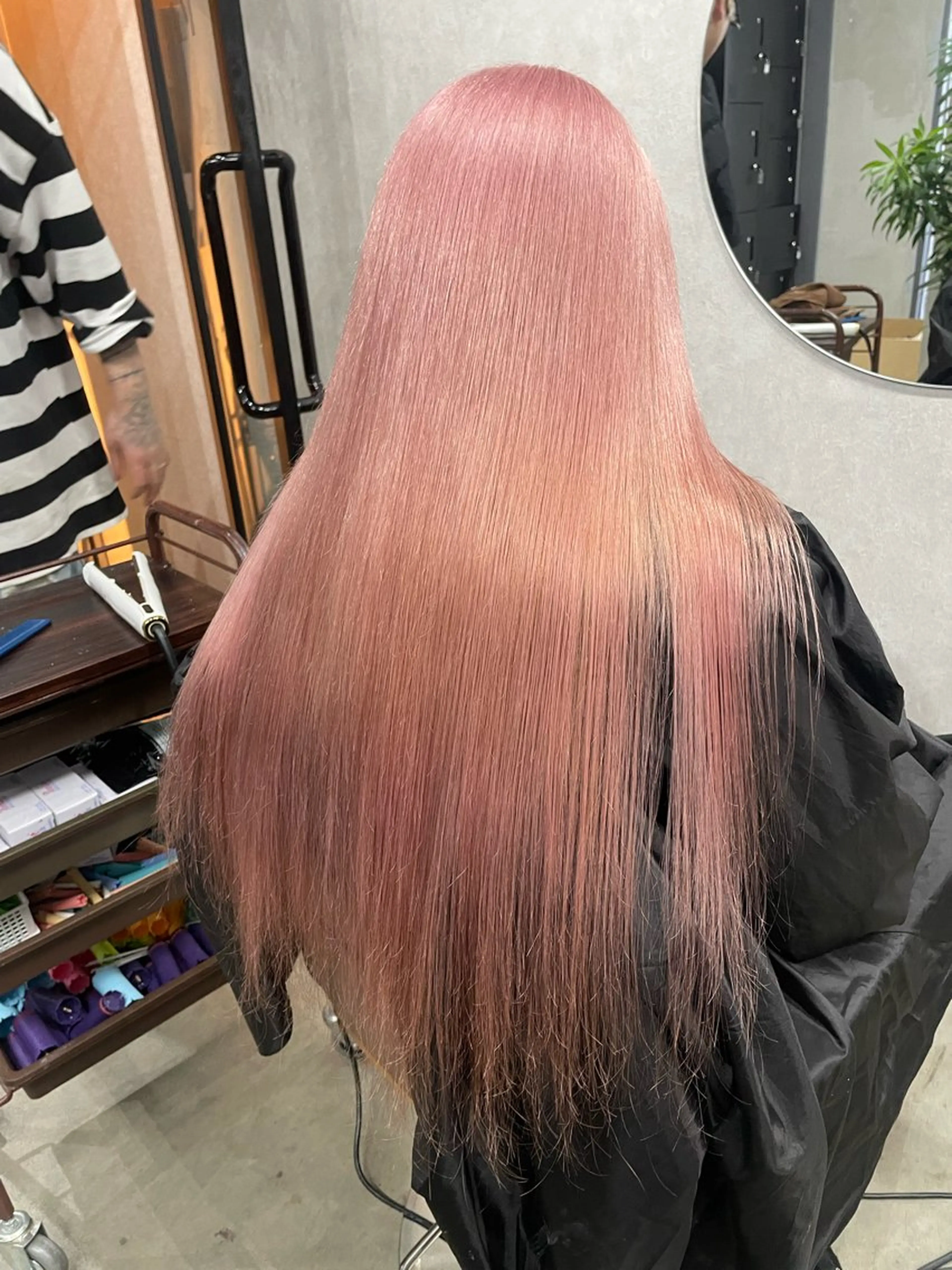 ロング カラー ピンクカラー AIRI layer cut hairのヘアスタイル