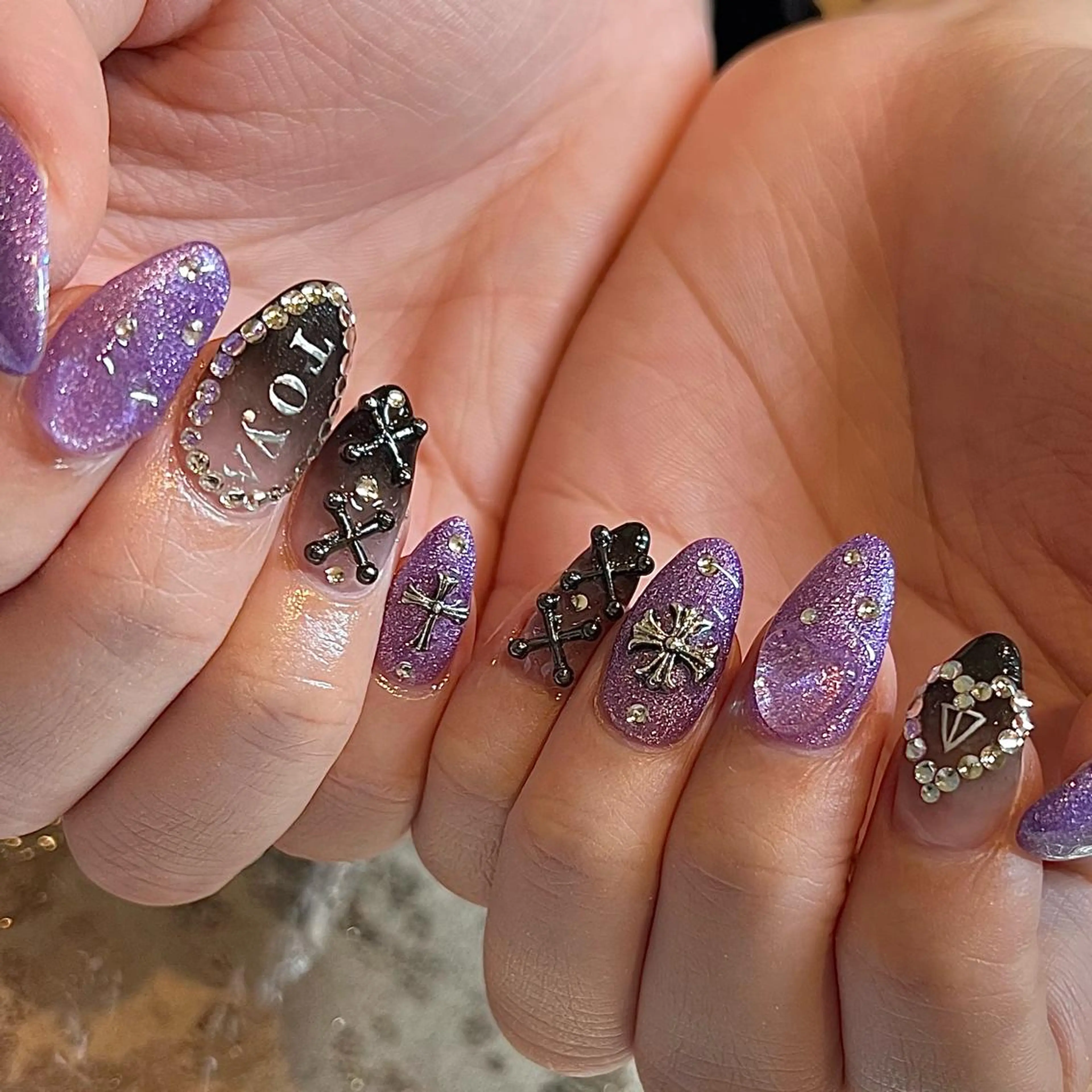 ミディアム ネイル ハンドネイル H🌺 NAILのネイルデザイン