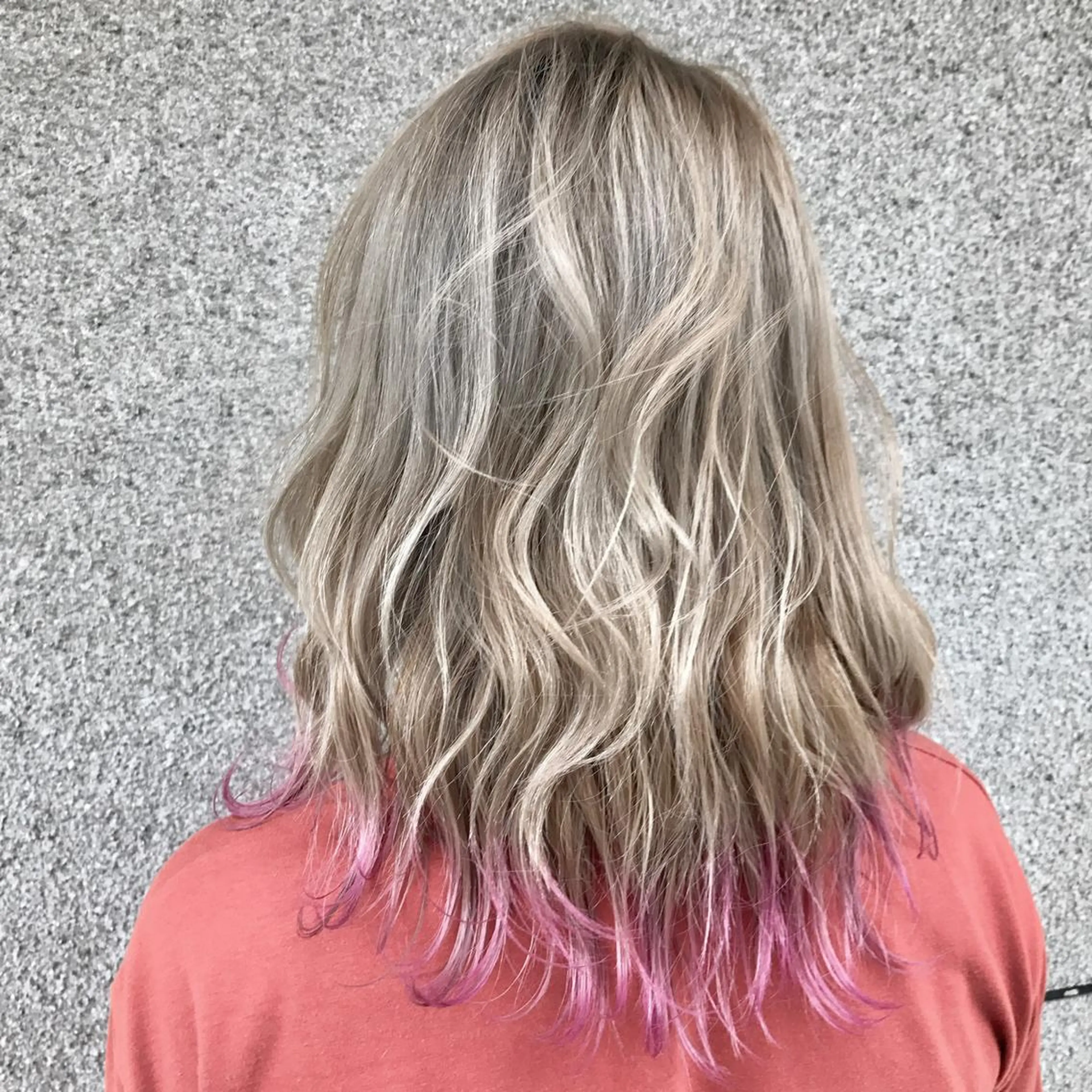 セミロング カラー ブリーチ ピンクカラー Neale. yumiのヘアスタイル