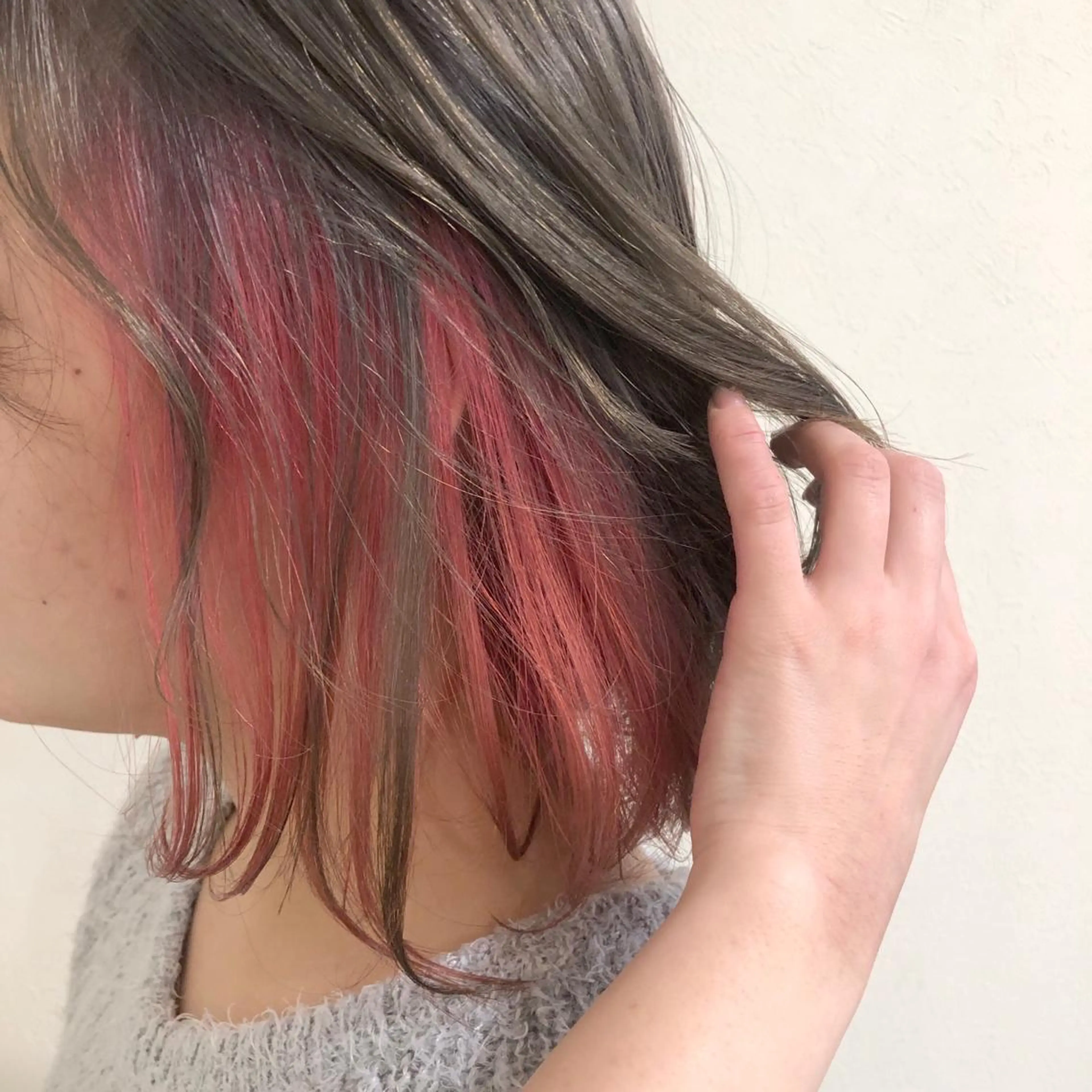 カラー 工藤 綾華のヘアスタイル