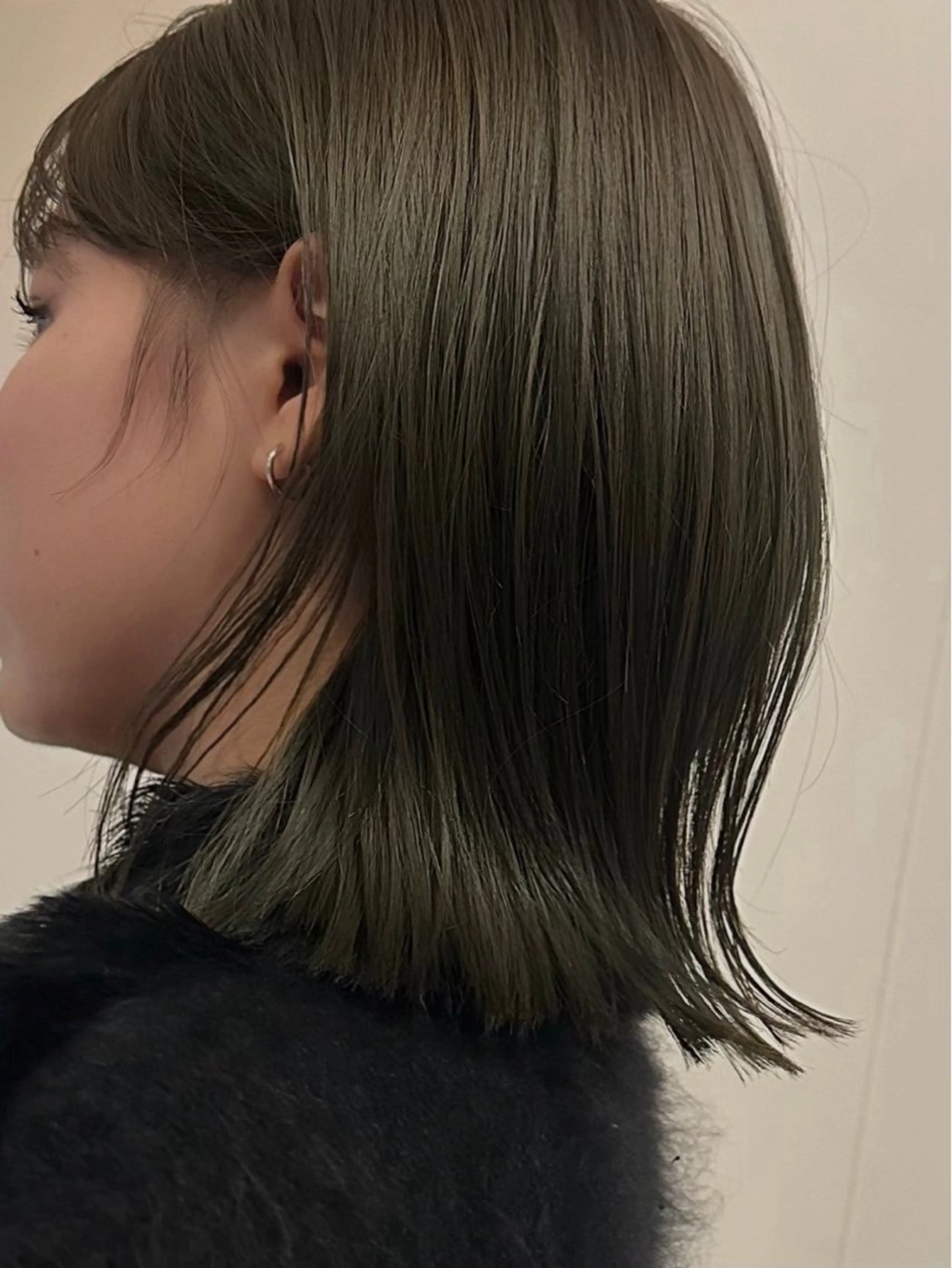 ショート カラー ベージュカラー イルミナカラー オリーブベージュ 林 美佑のヘアスタイル