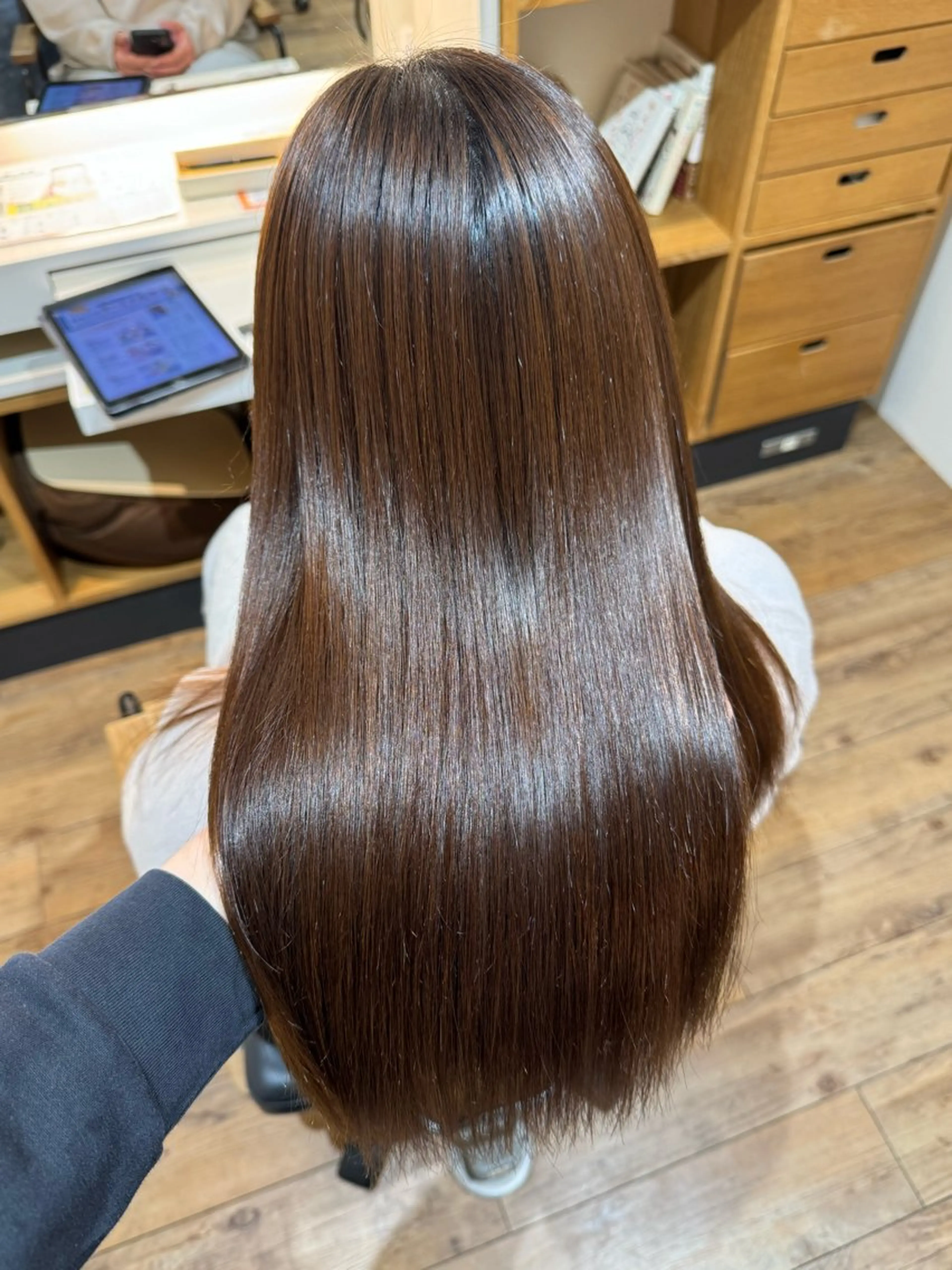 セミロング カット 縮毛矯正 トリートメント afloatkobe所属・美髪/髪質改善 川口凌弥のヘアスタイル