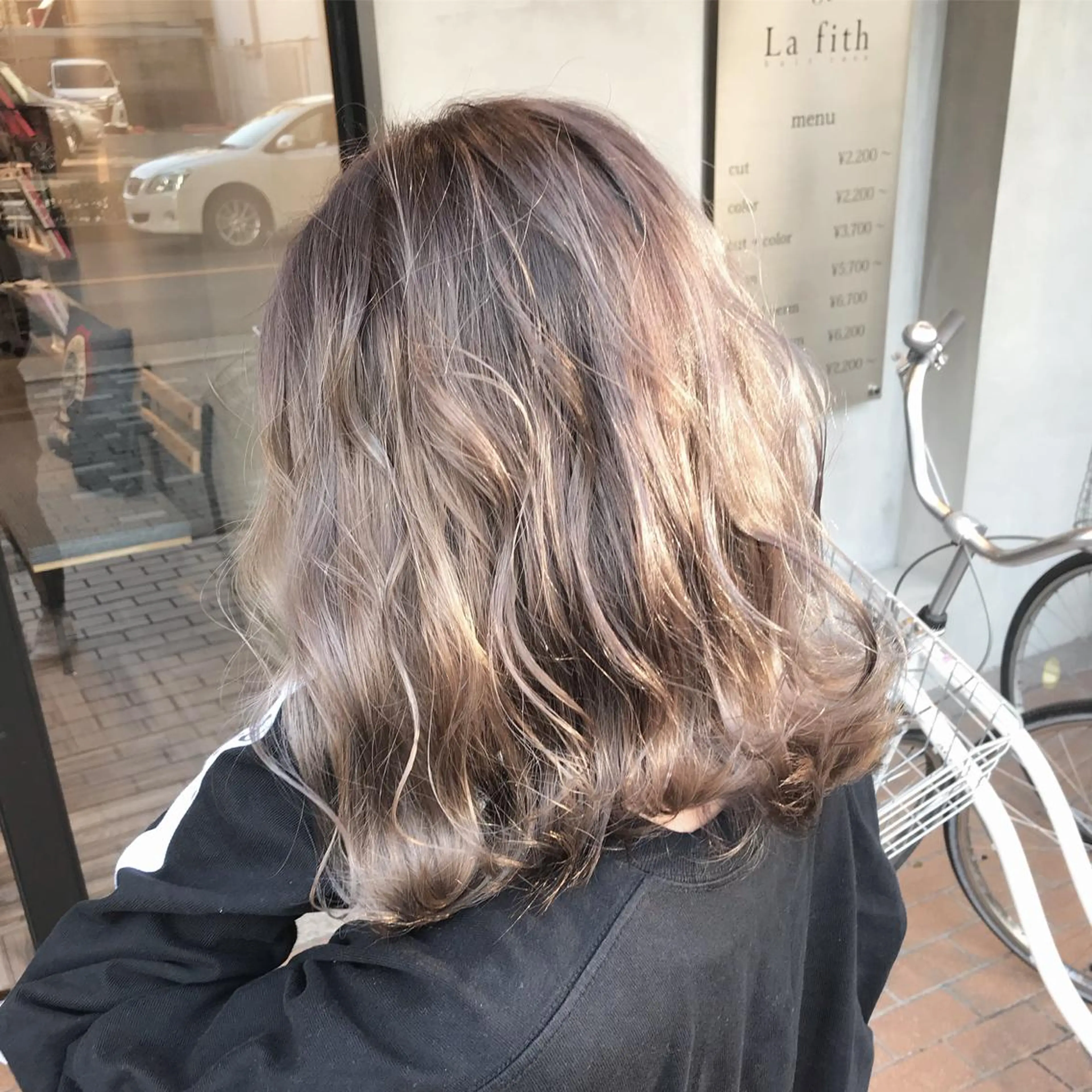ミディアム カラー ヘアアレンジ アッシュ ベージュカラー デザインカラー ホワイトベージュ ANBEL所属・ANBEL代表 西尾裕樹のヘアスタイル