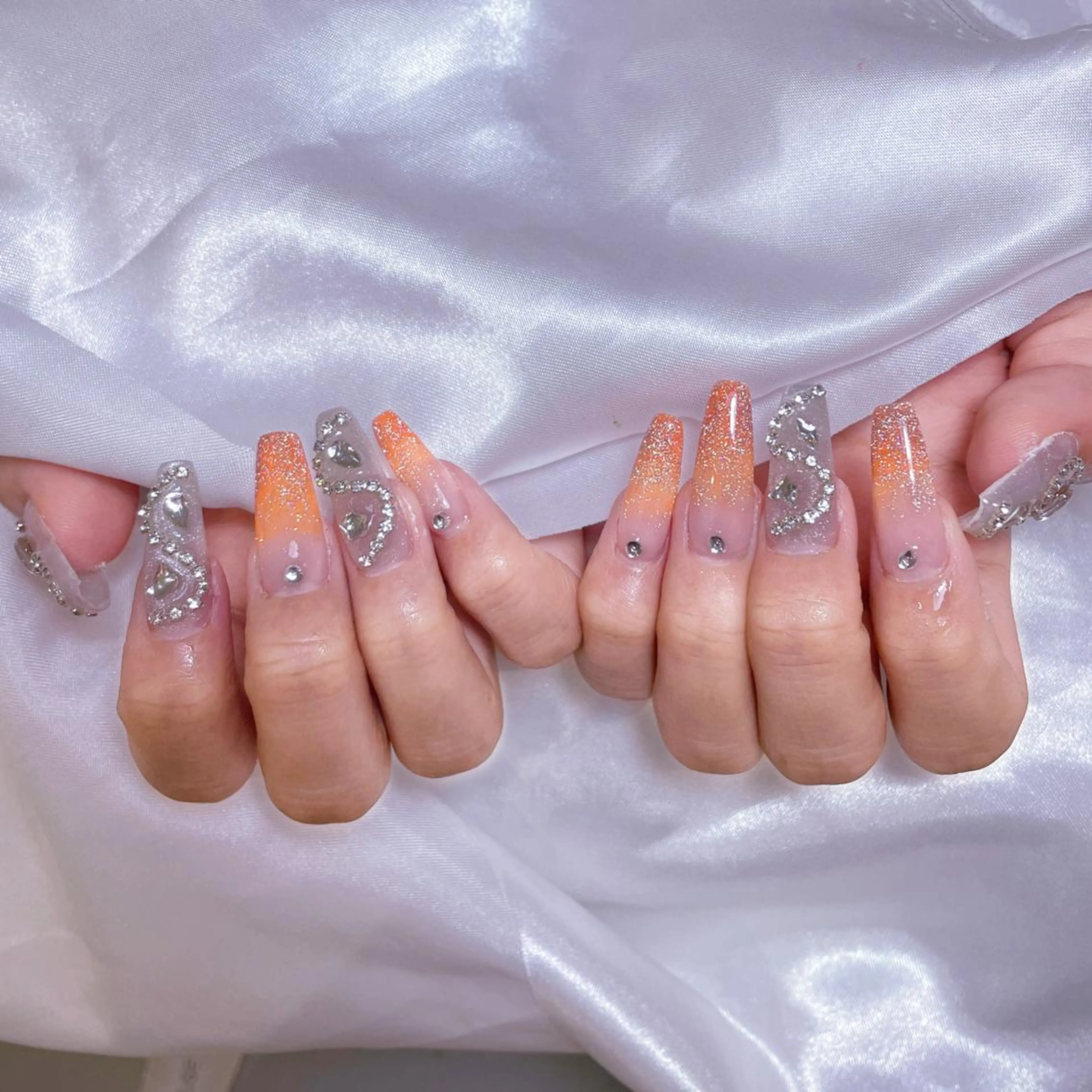 ネイル アートネイル オーロラネイル ガーリー キラキラネイル 韓国ネイル ハンドネイル DIANMOND NAIL🌸のネイルデザイン