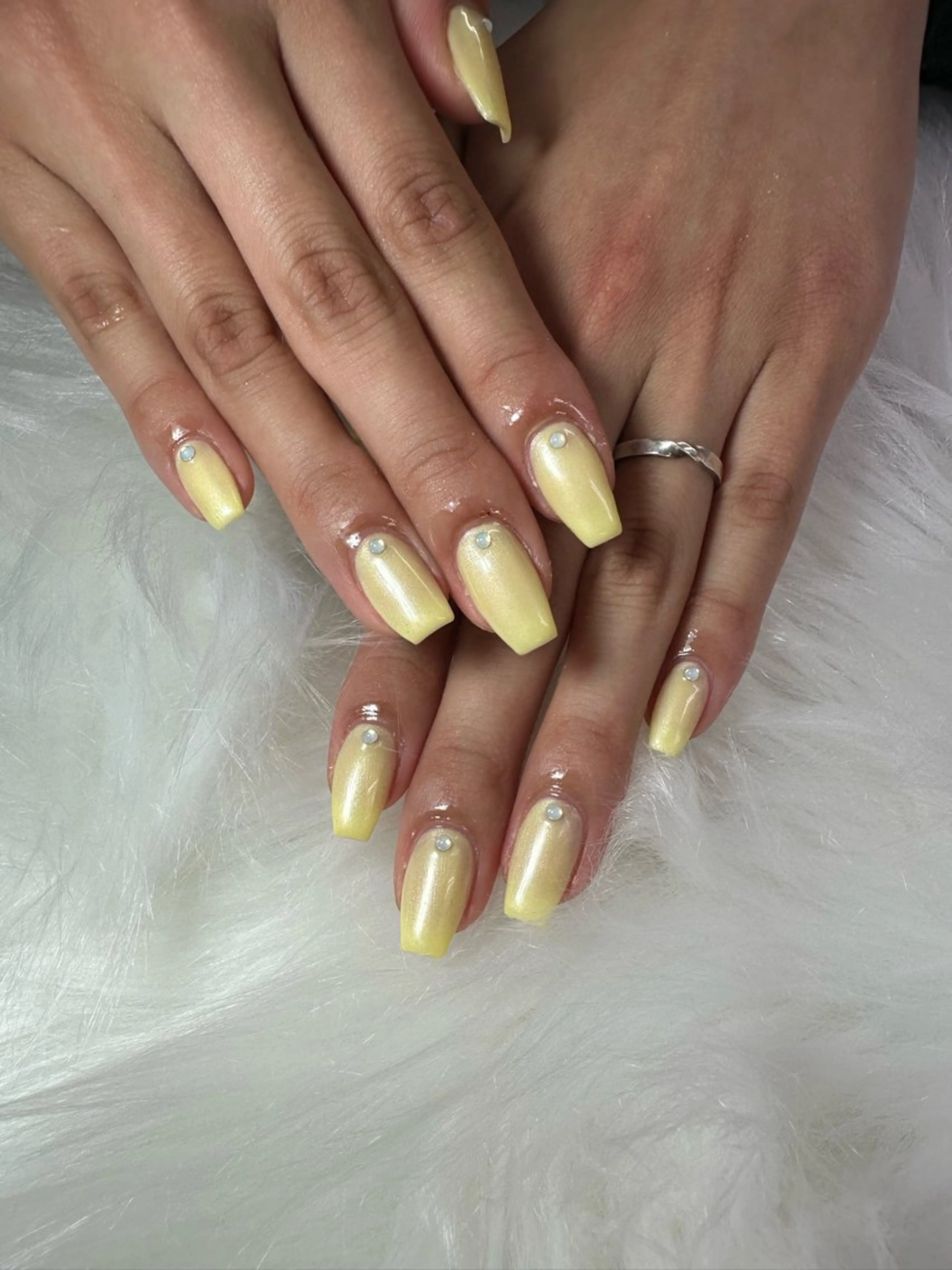 ネイル パステルネイル 黄色 ハンドネイル MOE .Kのネイルデザイン