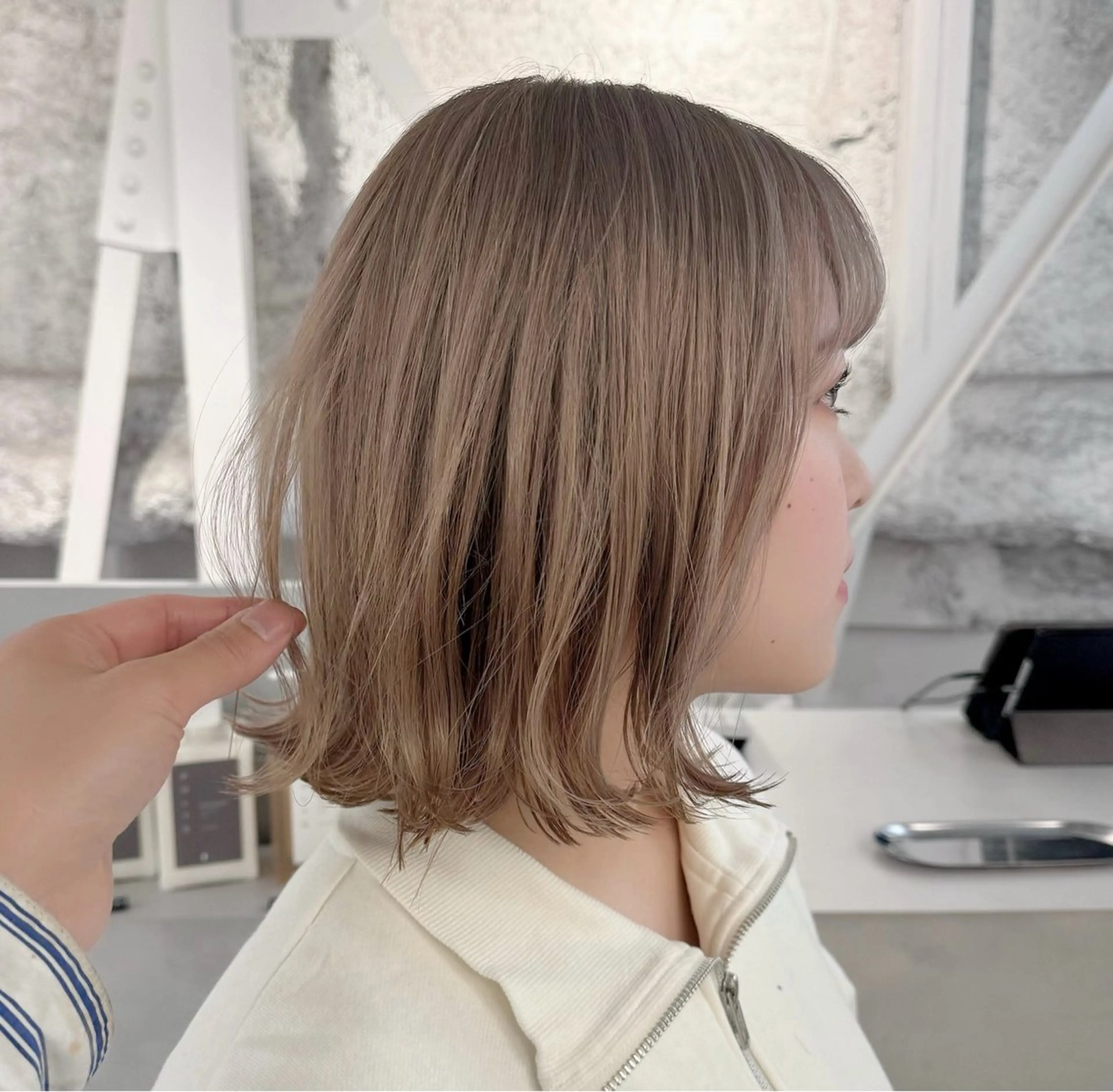 ミディアム ボブ 髪質改善 レイヤーカット カット ヘアカラー トリートメント foto所属・𝐁𝐋𝐔𝐄𝐓 /代表 / 荒井史行のヘアスタイル