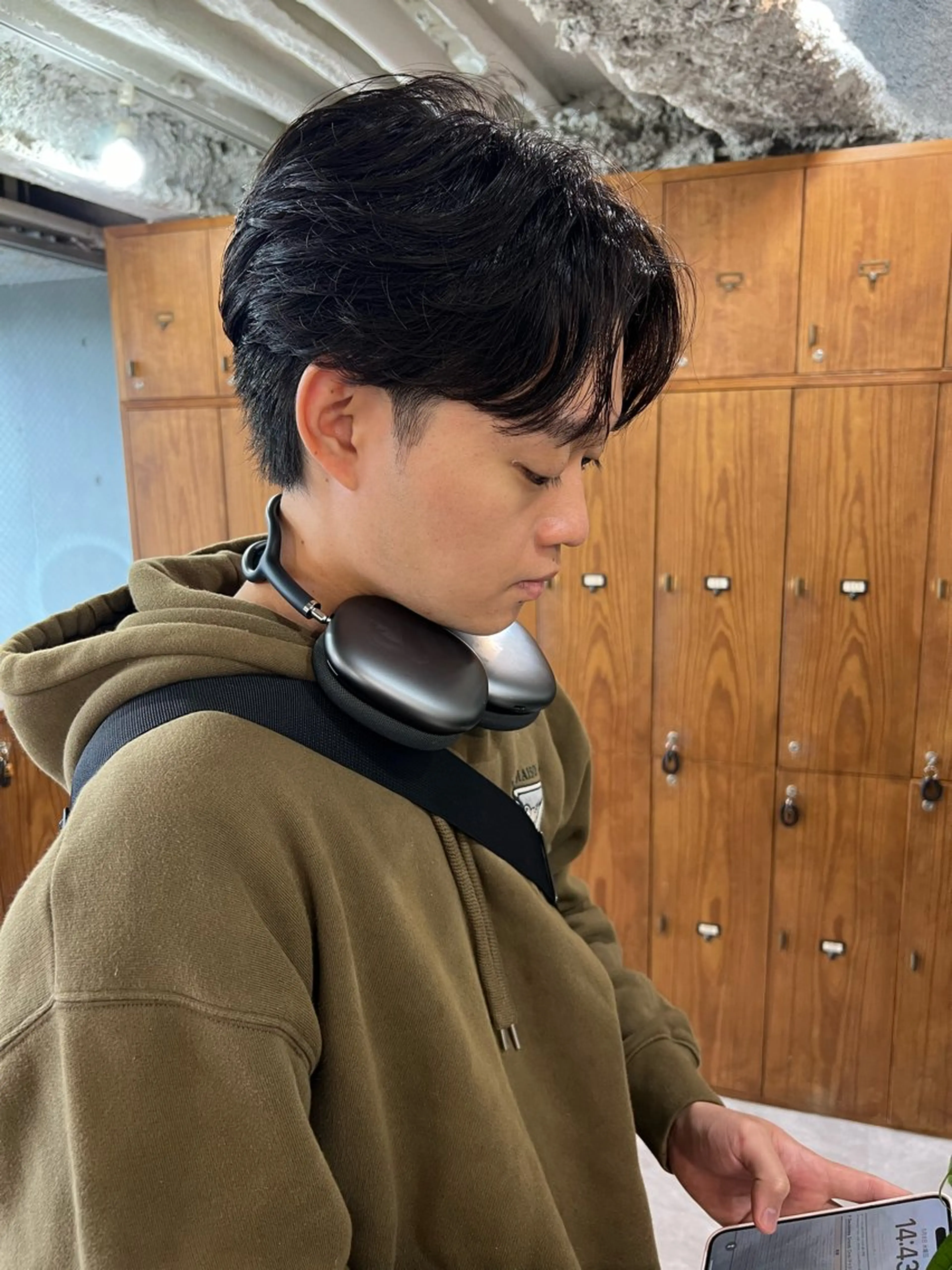 ミディアム パーマ メンズ メンズ職人/センター パート/富沢真斗のヘアスタイル