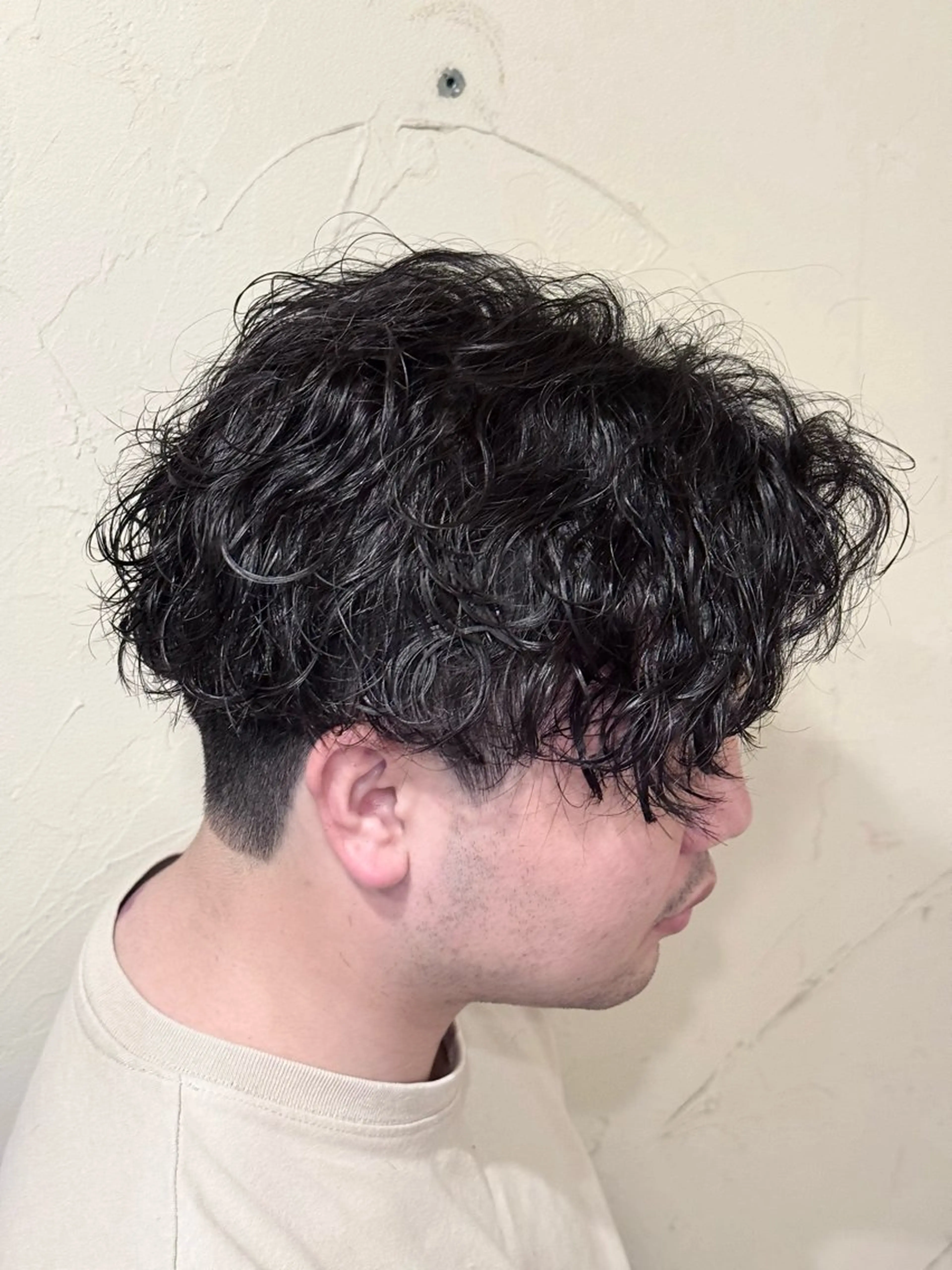 ショート パーマ メンズ センターパート 波巻きパーマ カット パーマ メンズ特化/パーマ指 名No.1/百瀬太郎のヘアスタイル