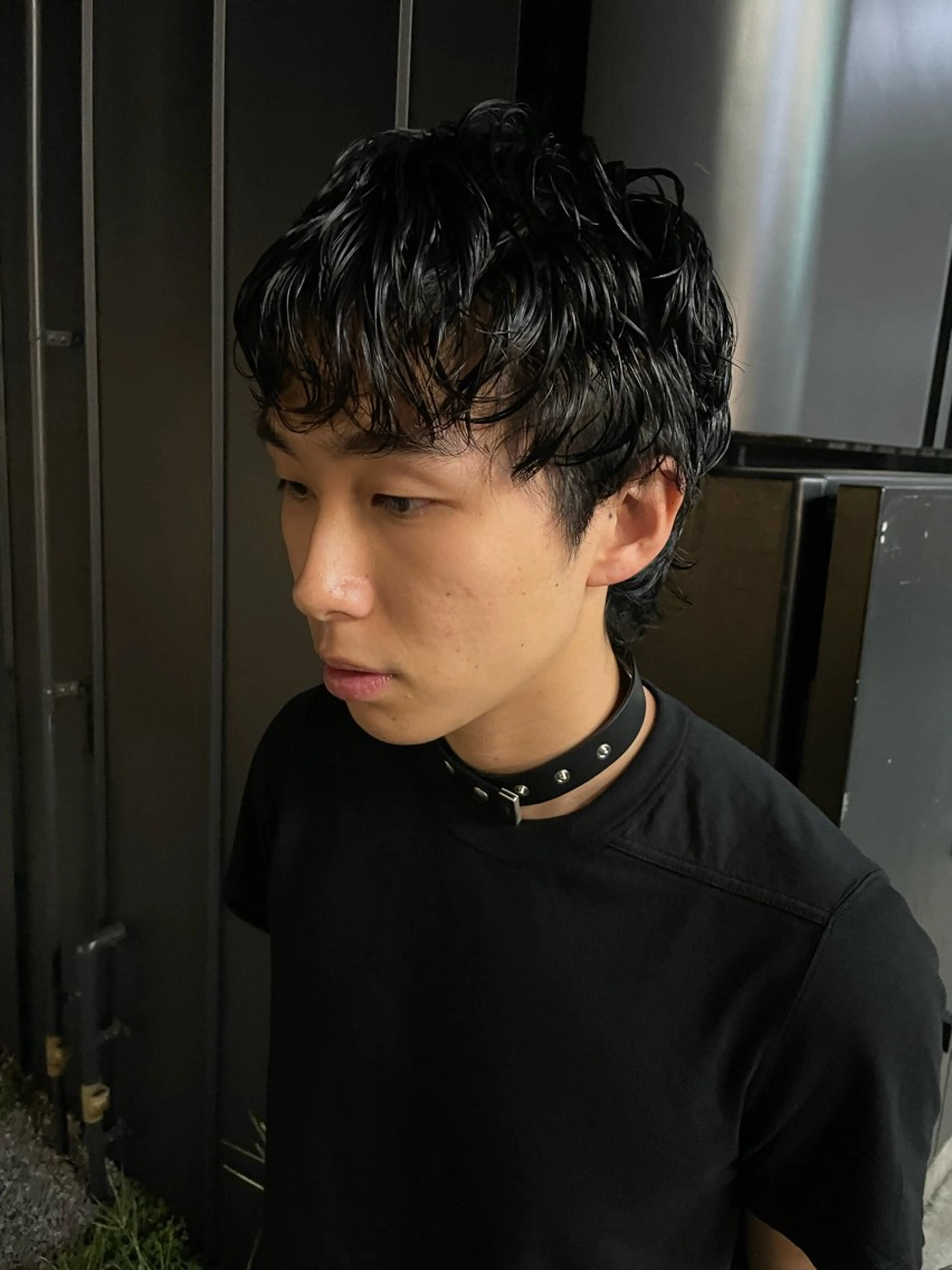 ショート パーマ メンズ メンズバレイヤージュ メンズブリーチ センターパート フェードカット メンズハイライト カット パーマ トリートメント スパイラルパーマ 🌐hina⭐️のヘアスタイル