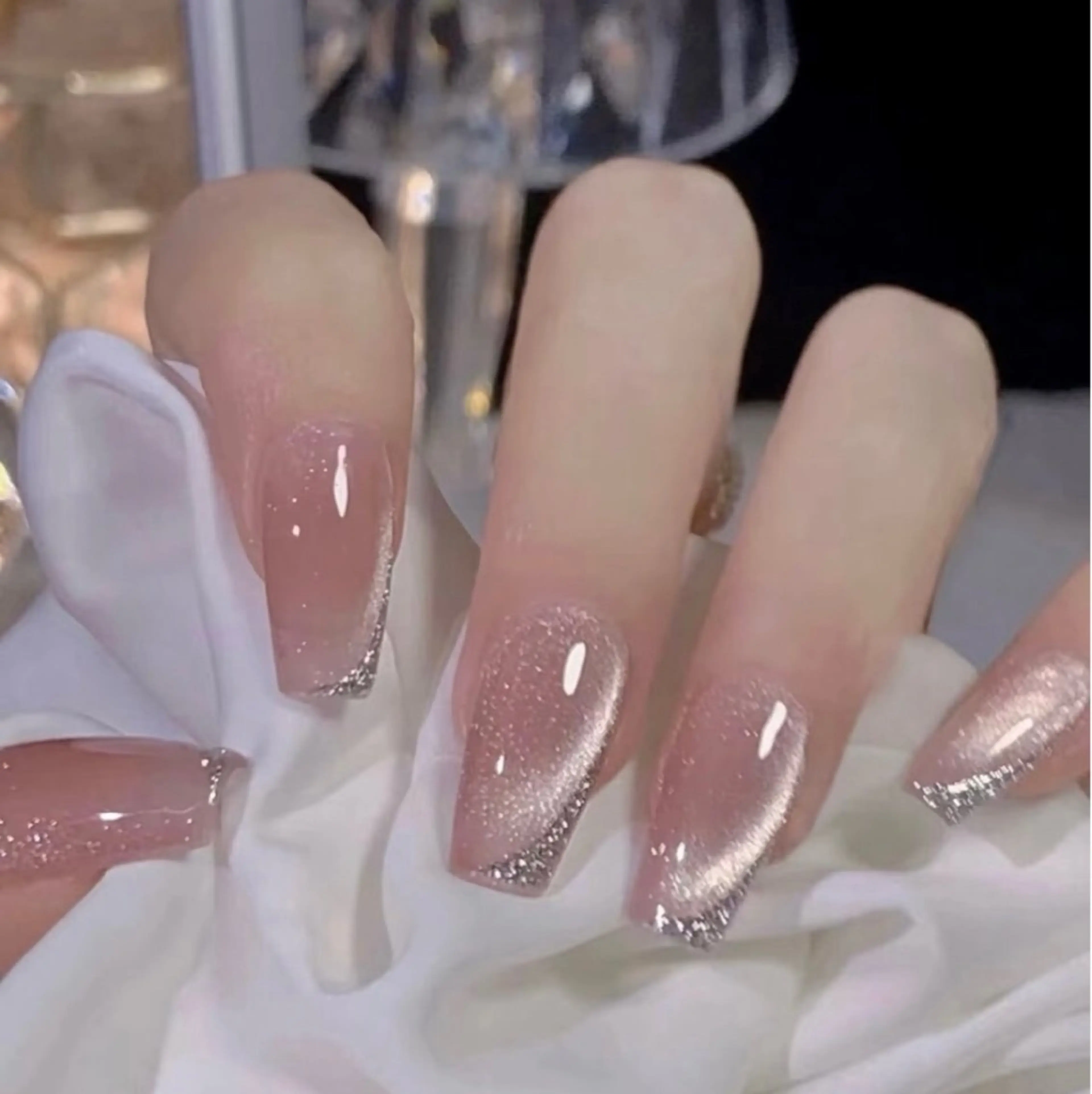 🎀🉐チッブ長さ出し+パ-ツ２個🎀🉐マグネットネイル🎀🉐フラッシュネイルの写真