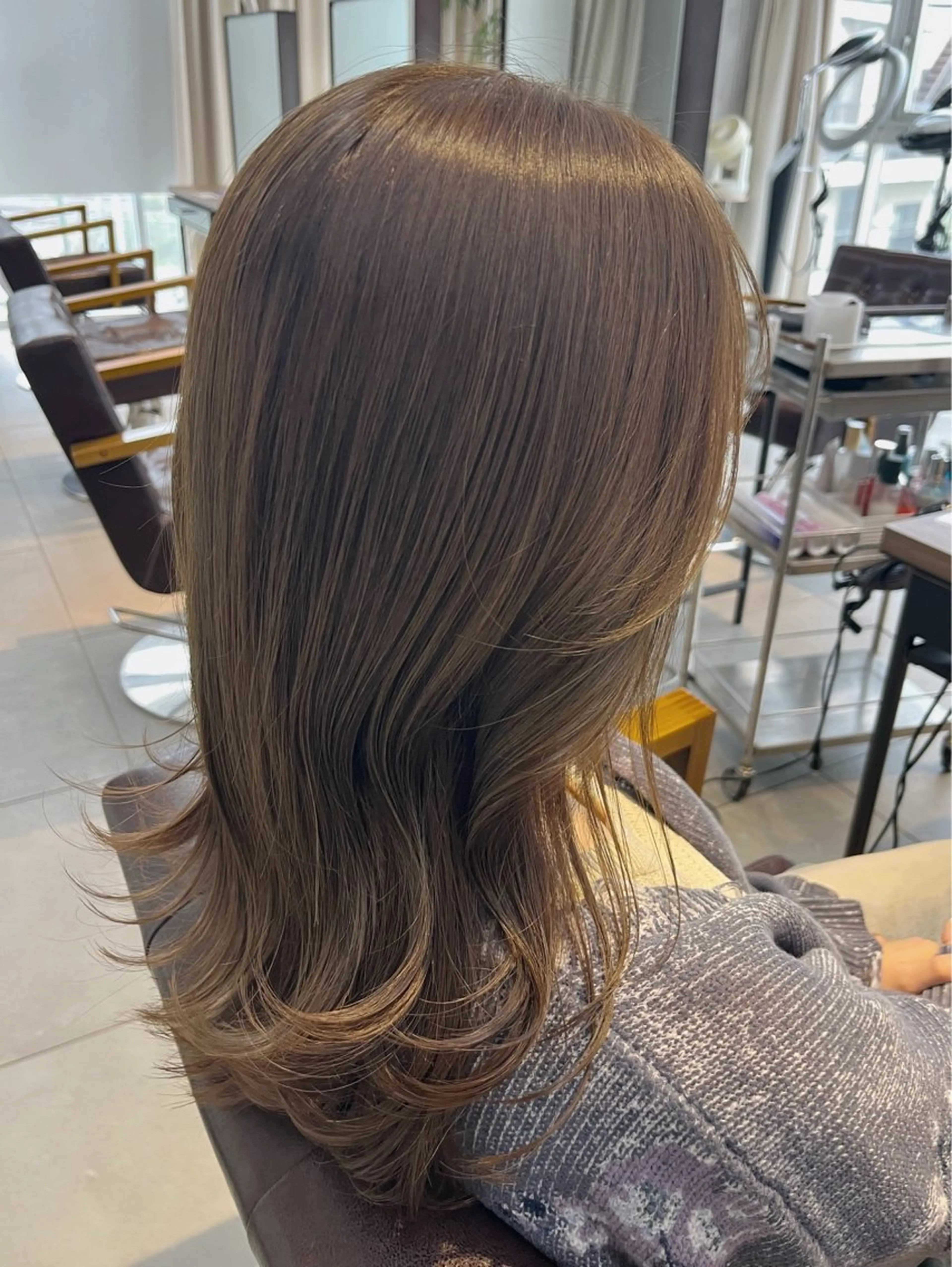 セミロング アッシュ アッシュグレー アッシュグレージュ カット ヘアカラー AKARI🌟ボブ/ ハイライト/似合わせのヘアスタイル