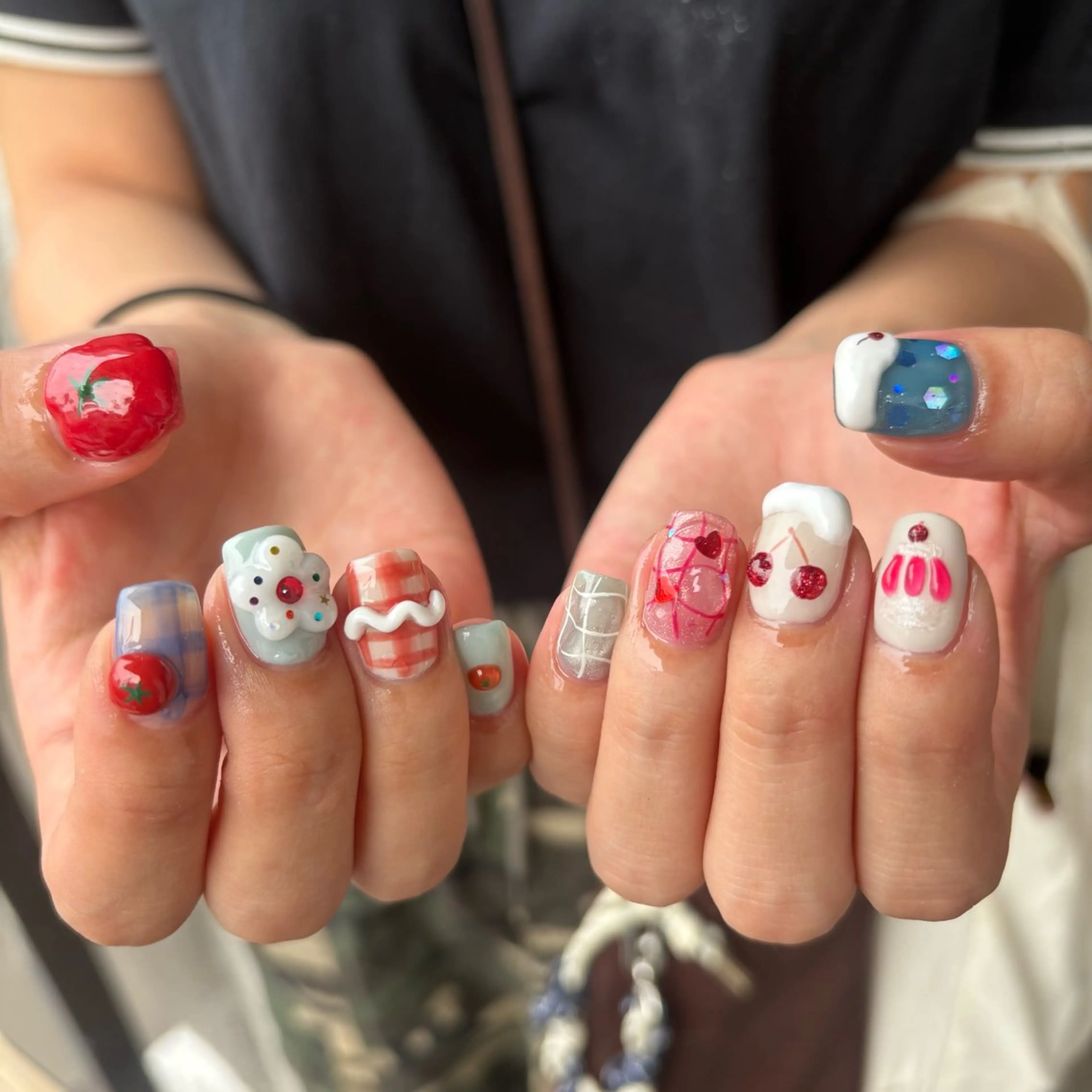 ネイル アートネイル ハンドネイル カメレオン京橋🌻 草葉由佳のネイルデザイン