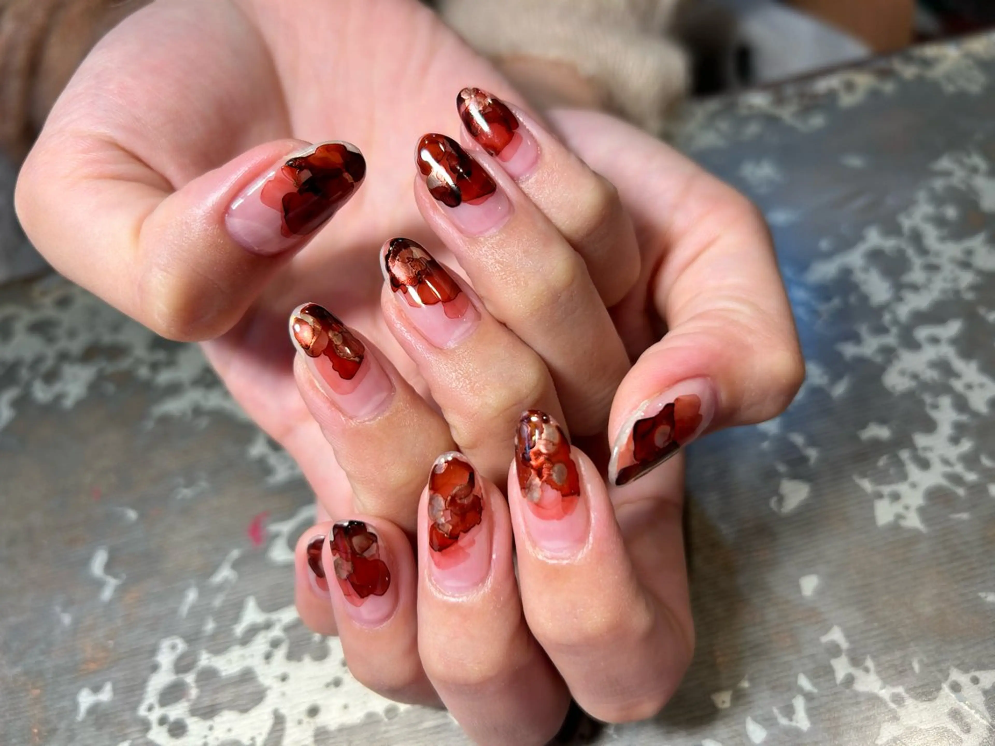 ネイル アートネイル ゴールド 赤色 ハンドネイル Ainchi nail所属・＊ misa ＊のネイルデザイン