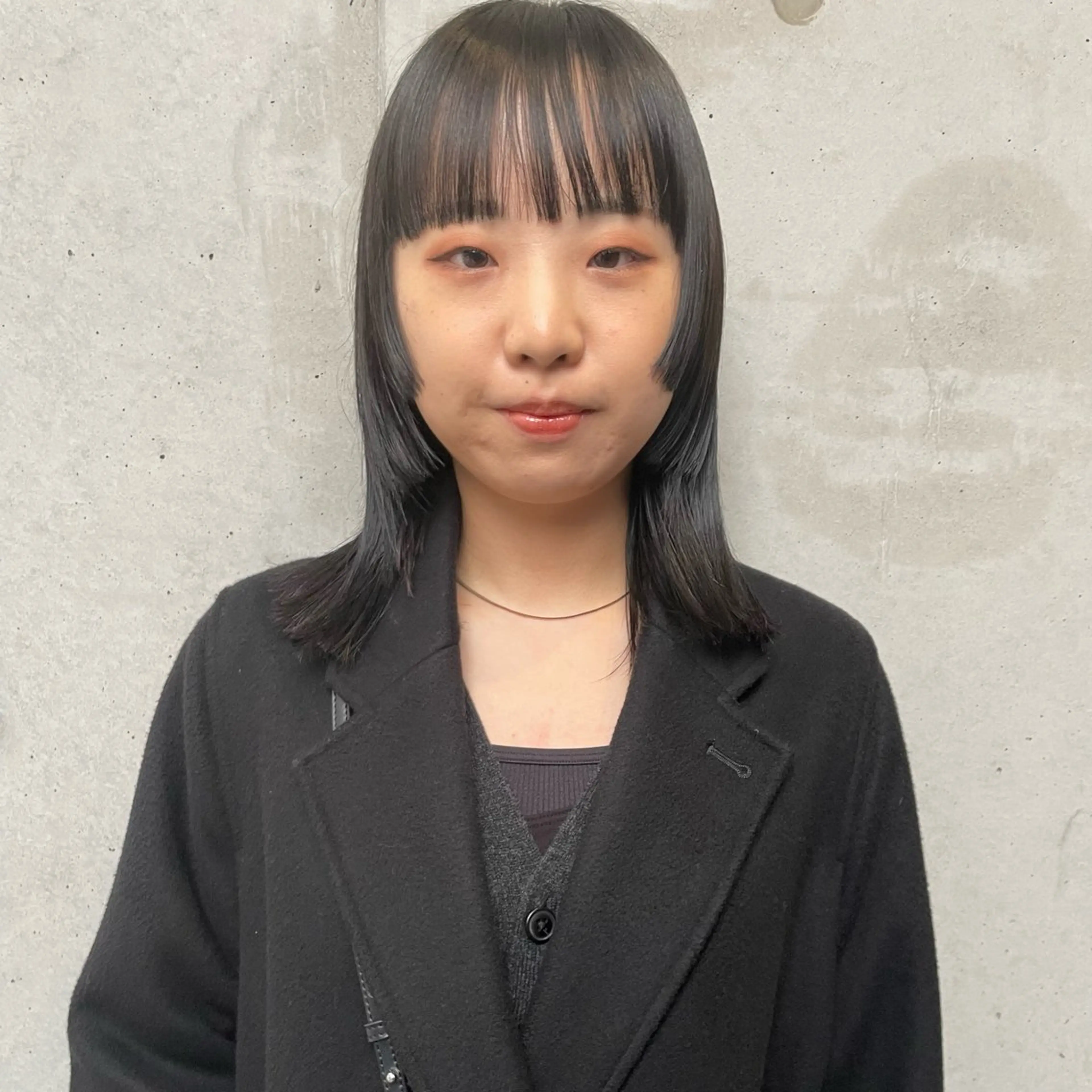 ミディアム カラー カット ヘアカラー ホリケ アオイのヘアスタイル