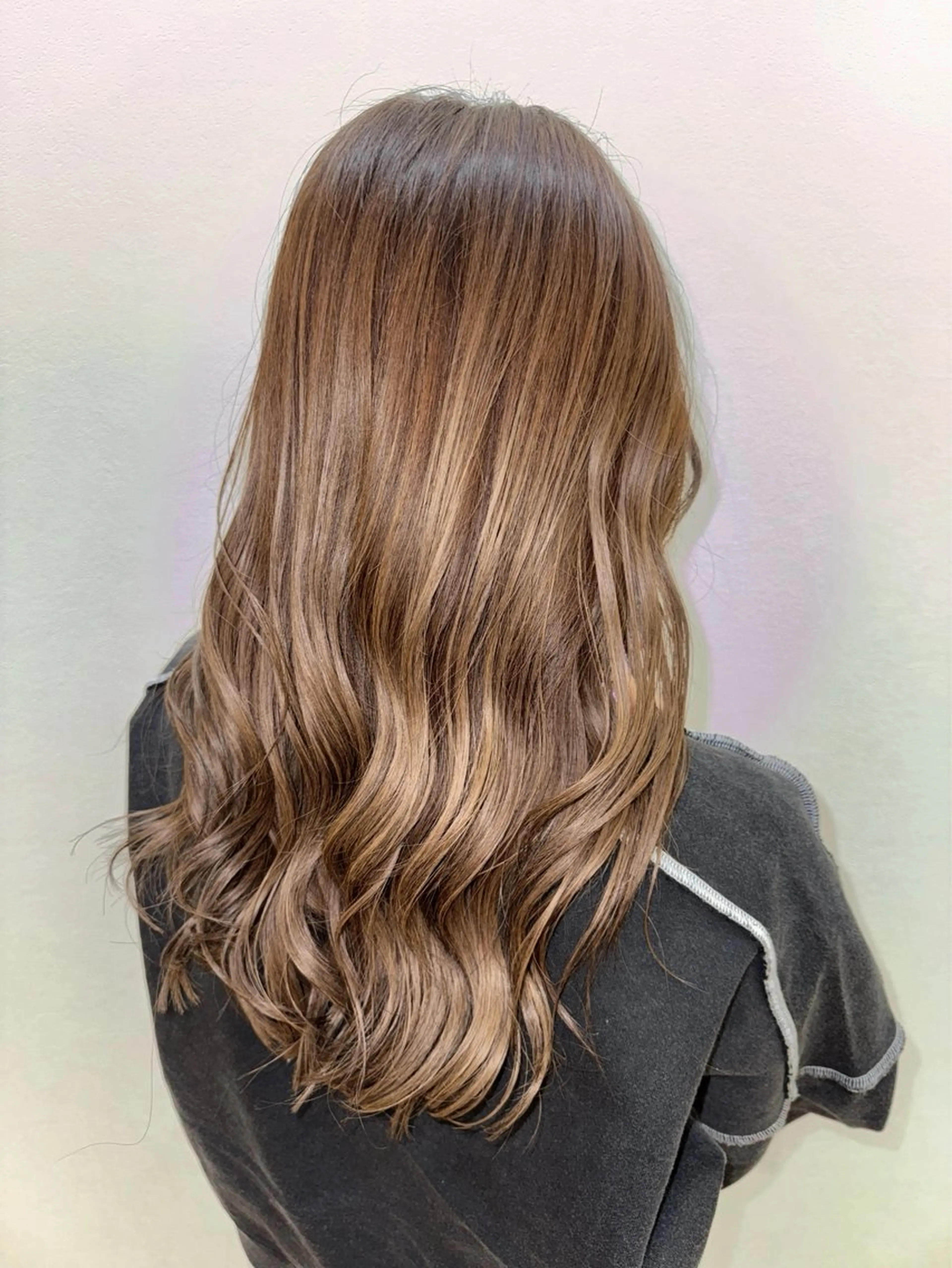 ロング カラー ベージュカラー ブリーチ カット ヘアカラー 佐々木 有彩のヘアスタイル