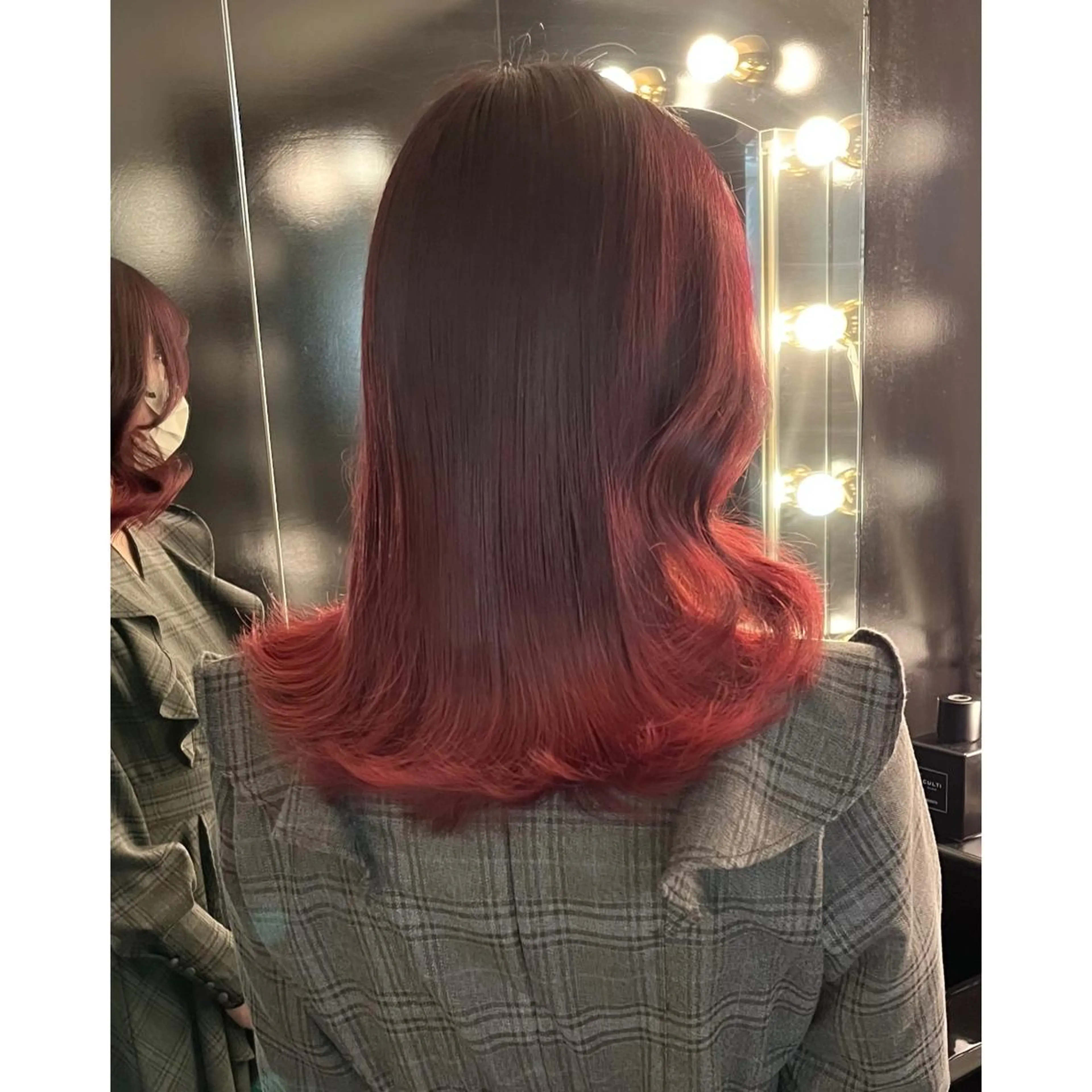 セミロング カラー ブリーチ ヘアカラー LOTTA CUCCI所属・miyu /トレンド カラー×艶髪のヘアスタイル