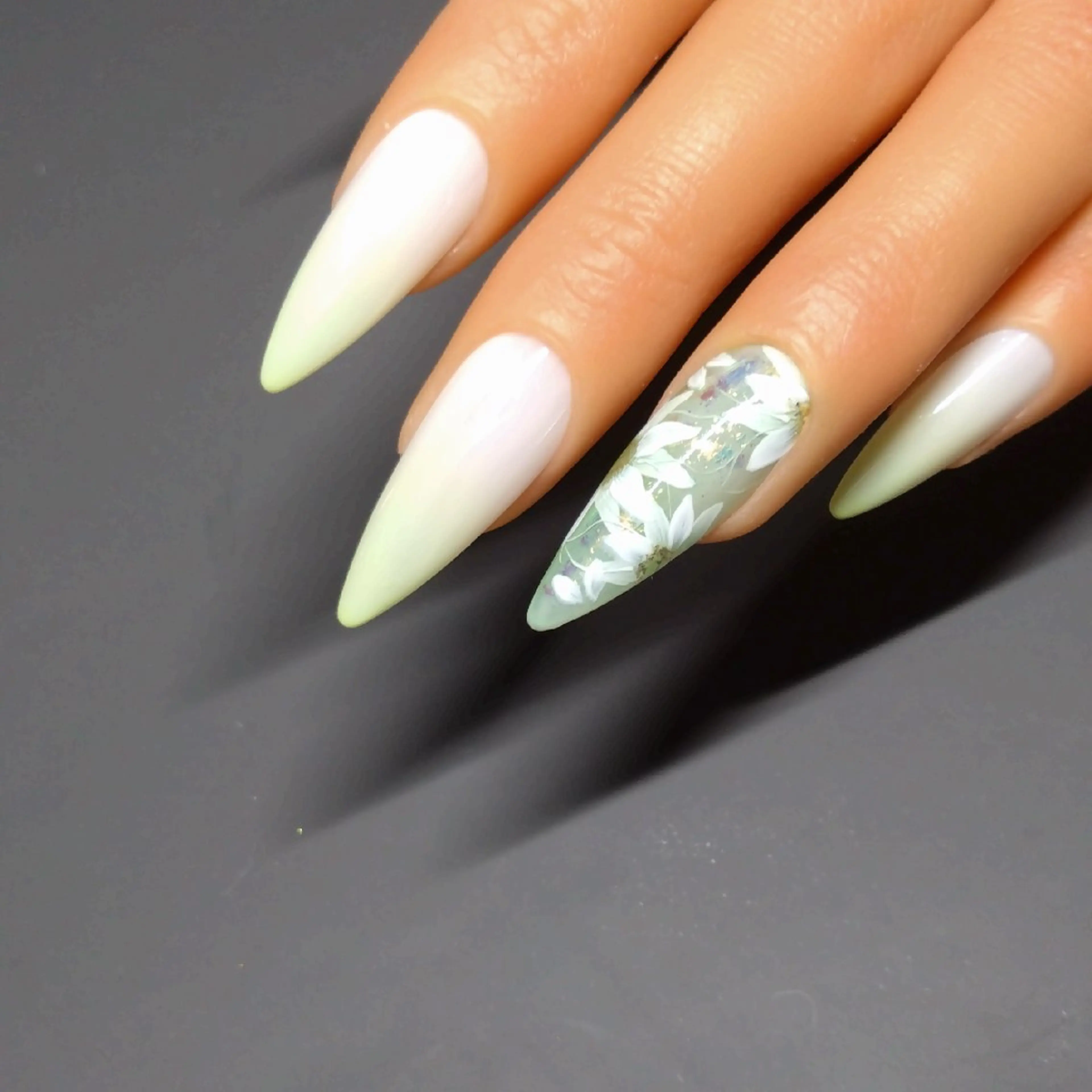 ネイル 大島 七海のネイルデザイン