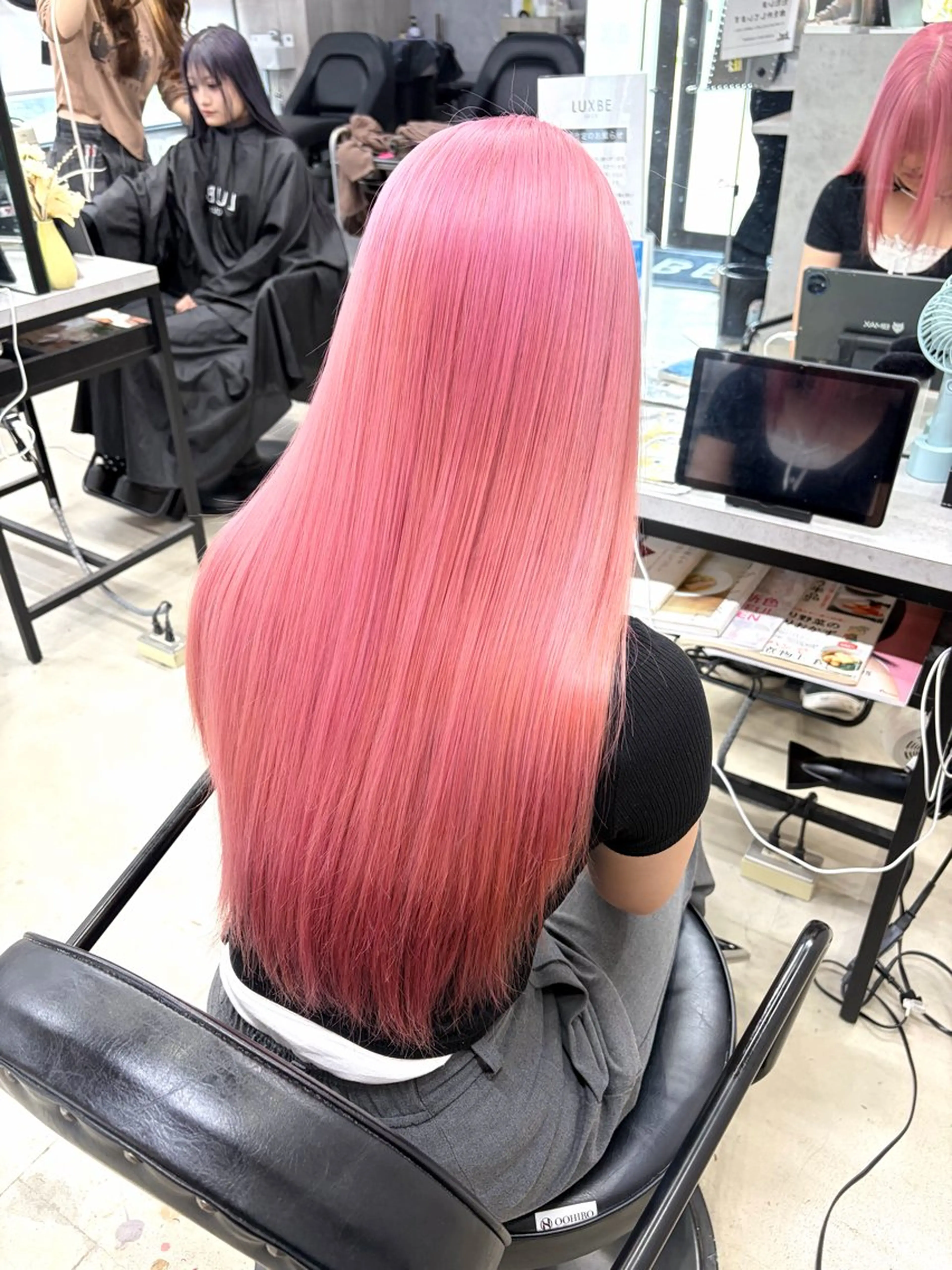 ロング カラー ブリーチ ピンクカラー ヘアカラー LUXBE LUCE 那覇小禄イオン店所属・LUXBE LUCE ひなののヘアスタイル