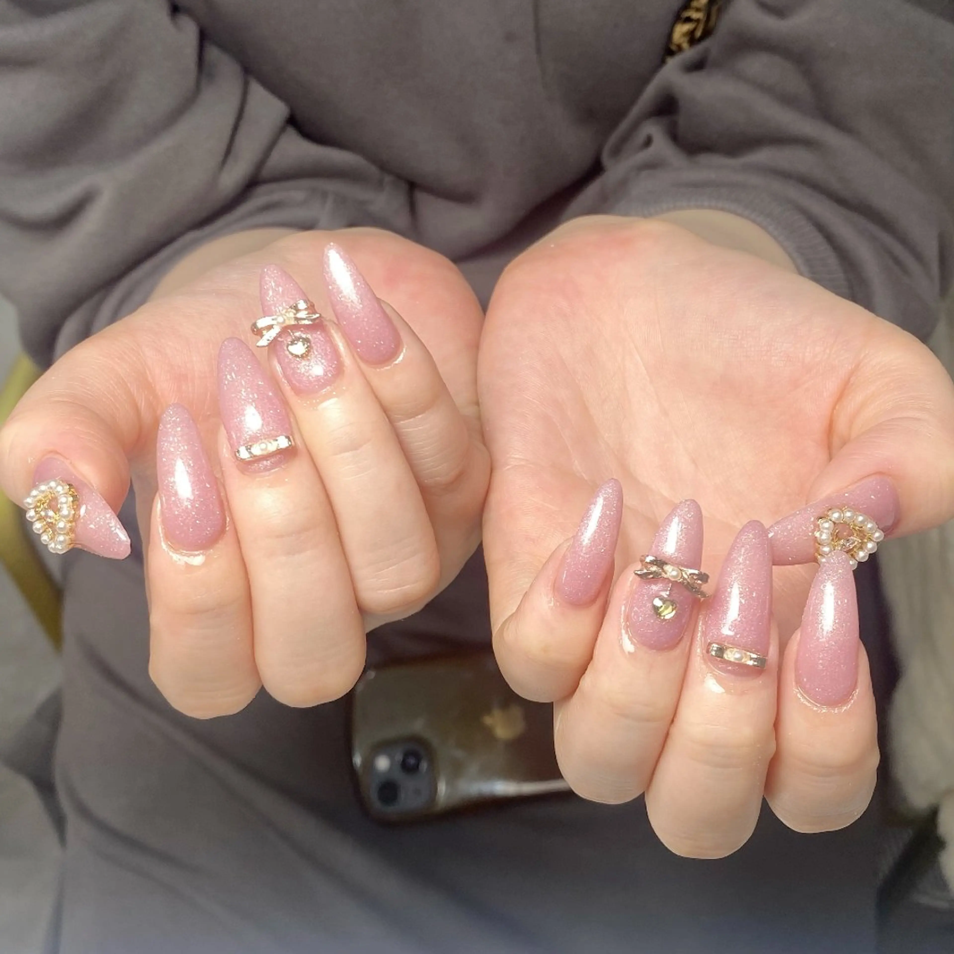 ネイル チークネイル 長さ出し フレンチネイル ジェルネイル キラキラネイル ハンドネイル UM Nail Salonのネイルデザイン