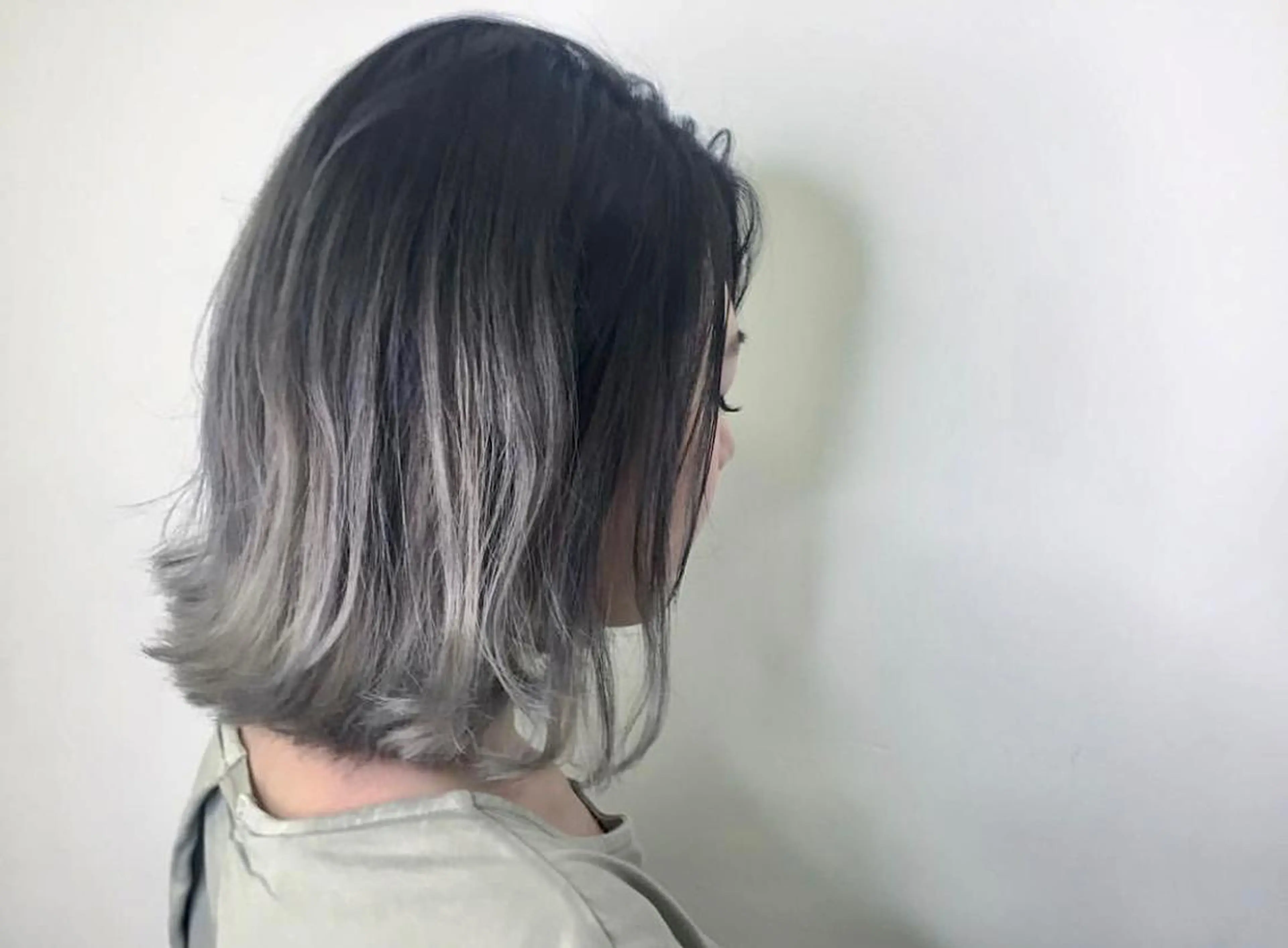 ミディアム カラー 宮永 智香のヘアスタイル